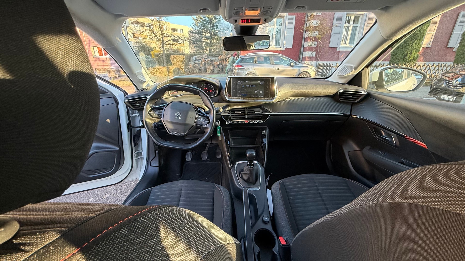PEUGEOT 208 1.5 BlueHDi Active-image-8