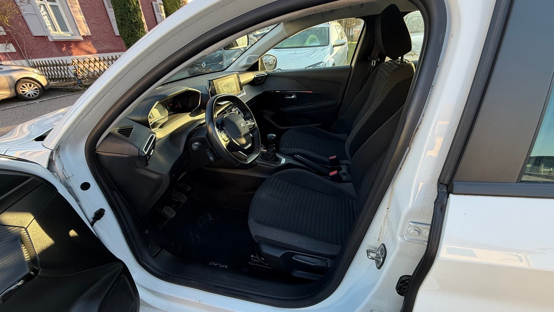 PEUGEOT 208 1.5 BlueHDi Active-image-6