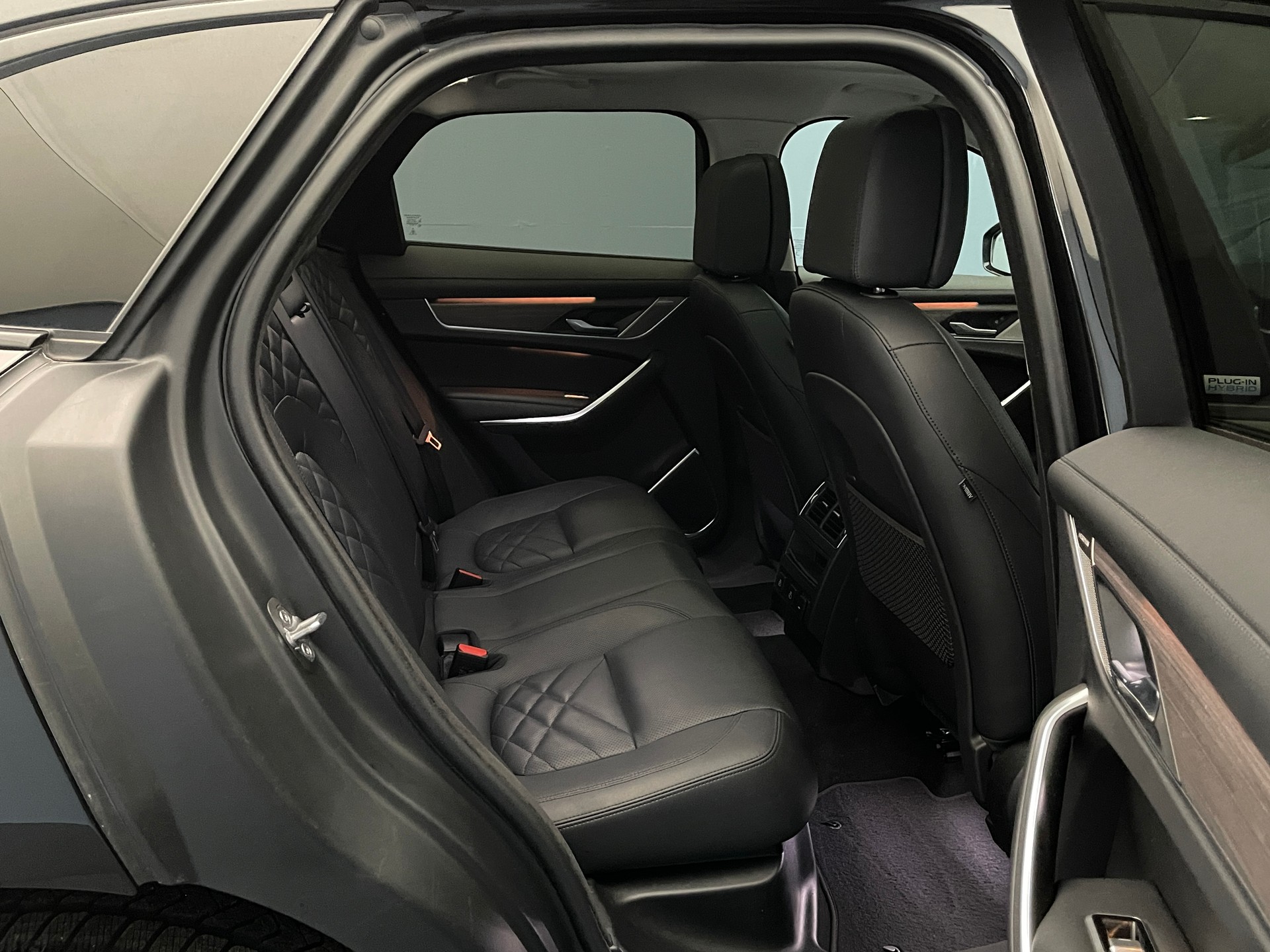 JAGUAR F-Pace 2.0 P400e SE AWD-image-11