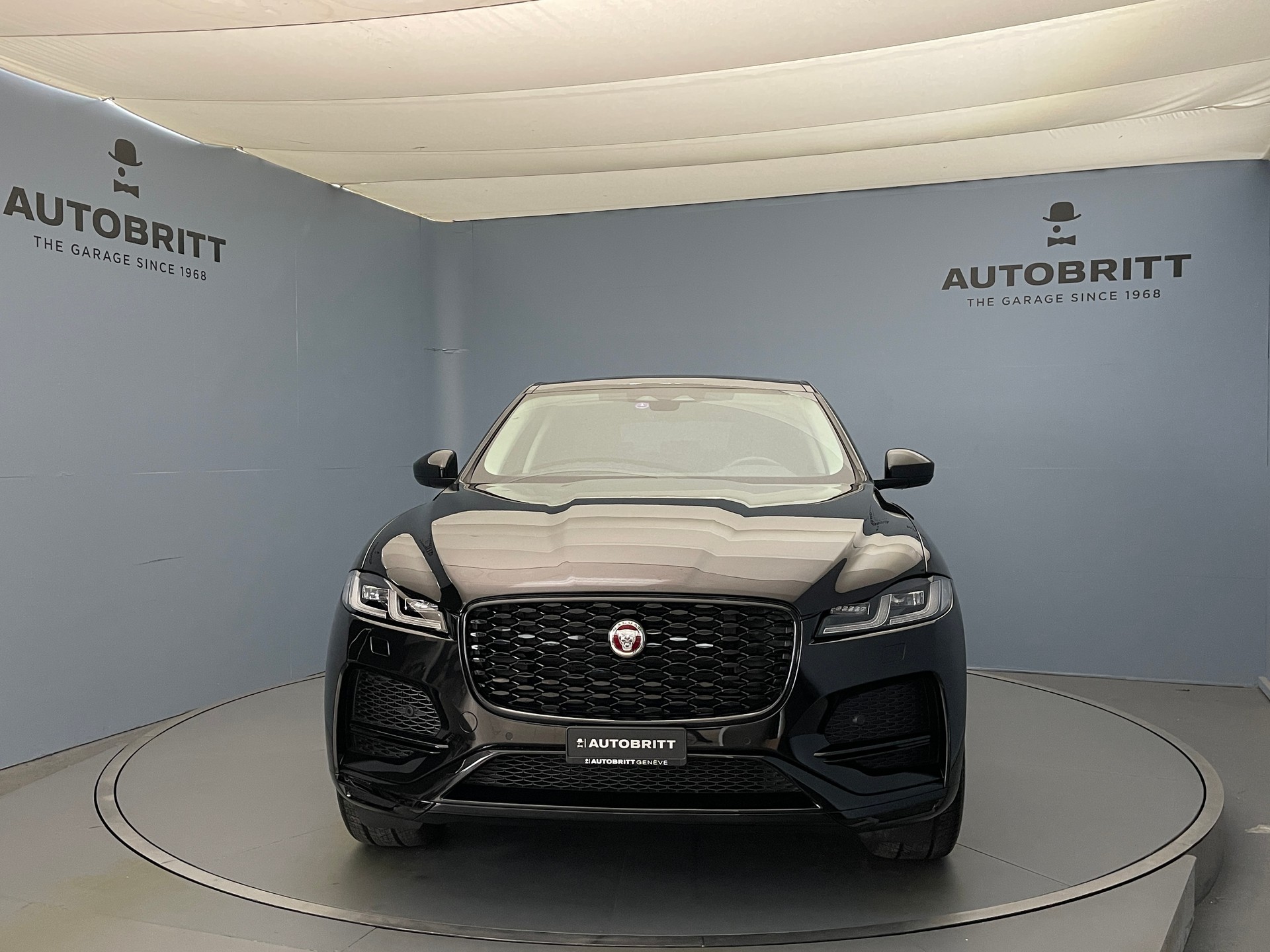 JAGUAR F-Pace 2.0 P400e SE AWD-showroom-element-1