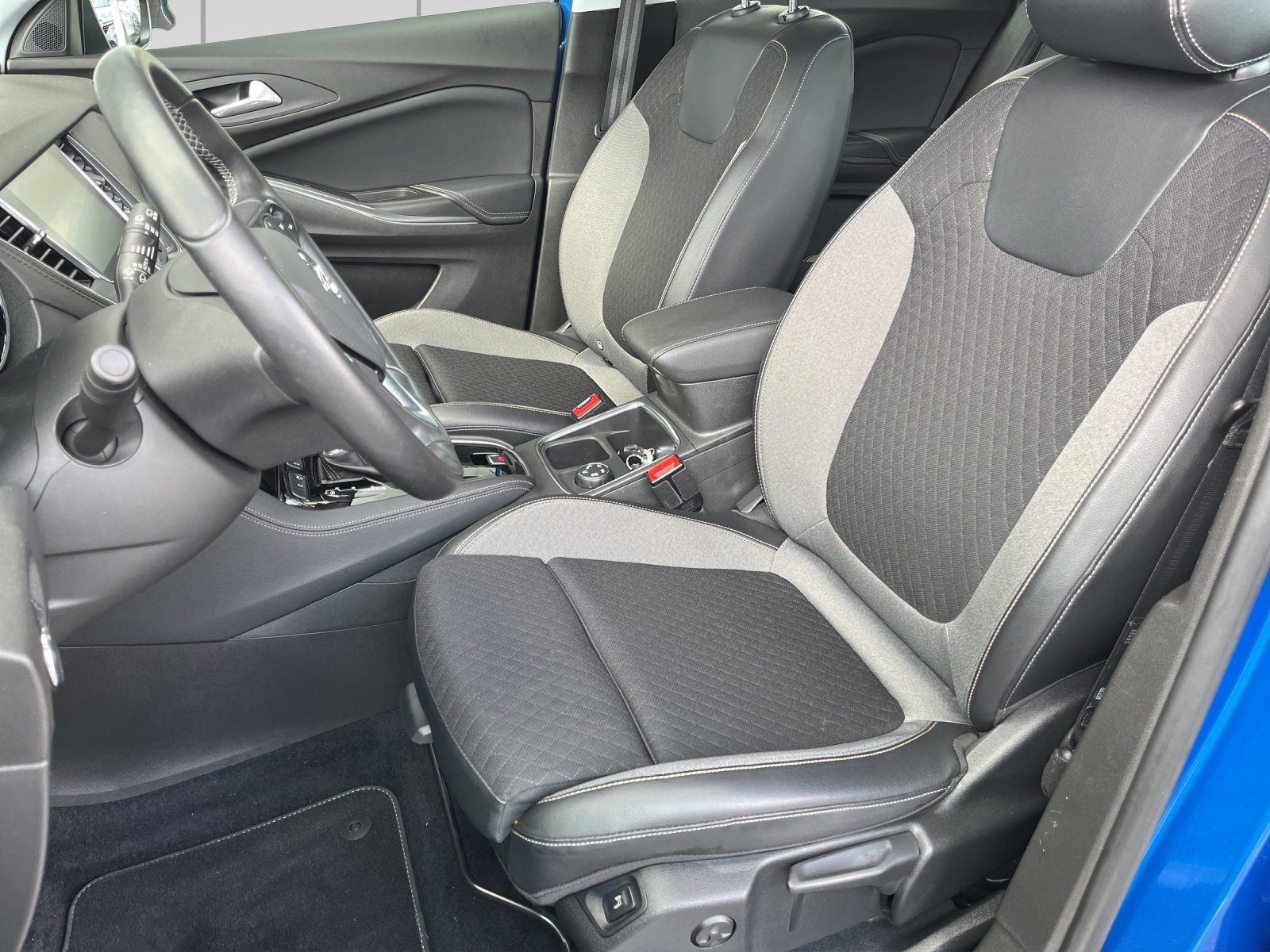 OPEL Grandland X 1.2i TP 120 Years Edition Automatik-image-6