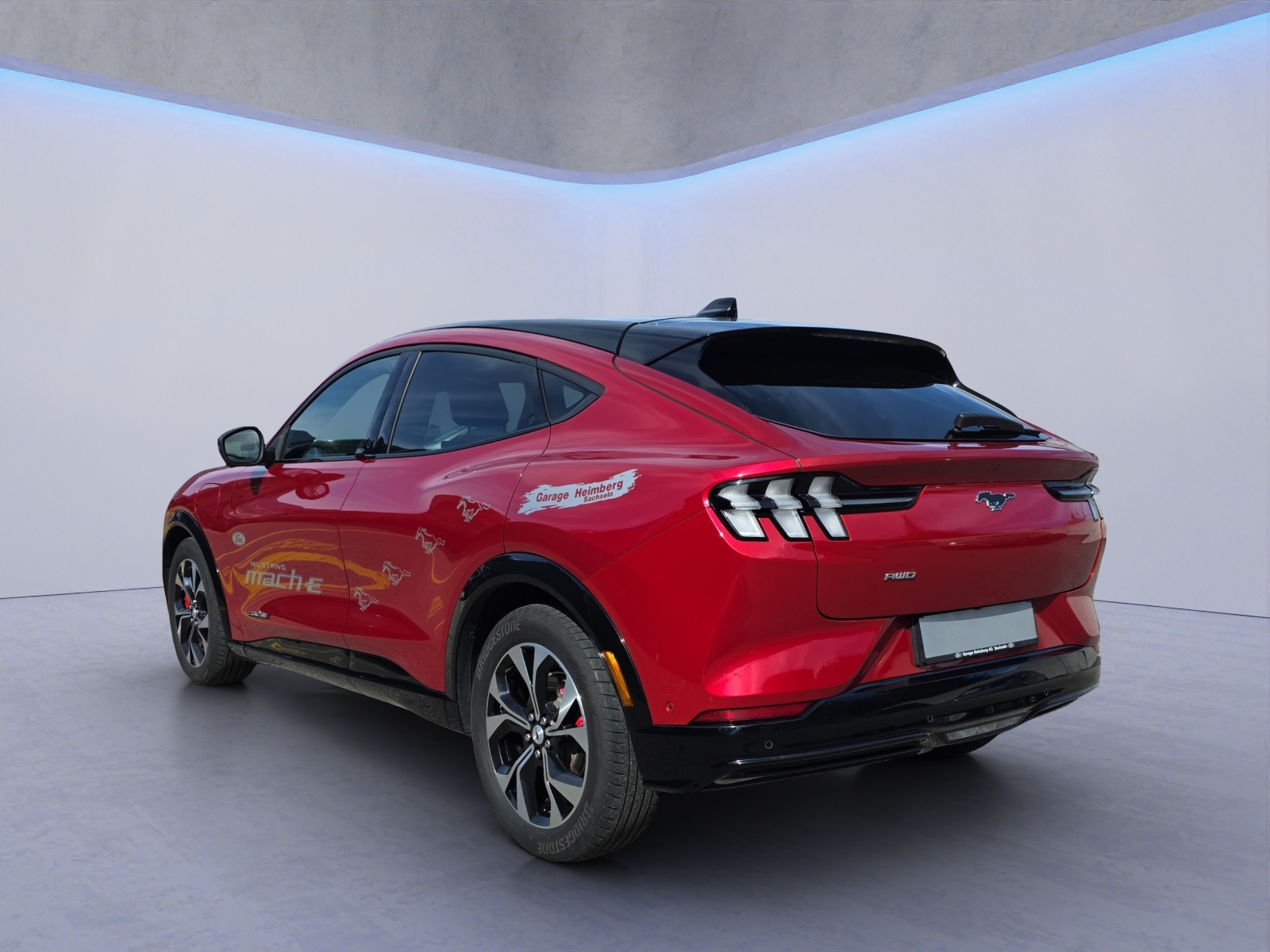 FORD Mustang Mach-E Extended AWD-image-2