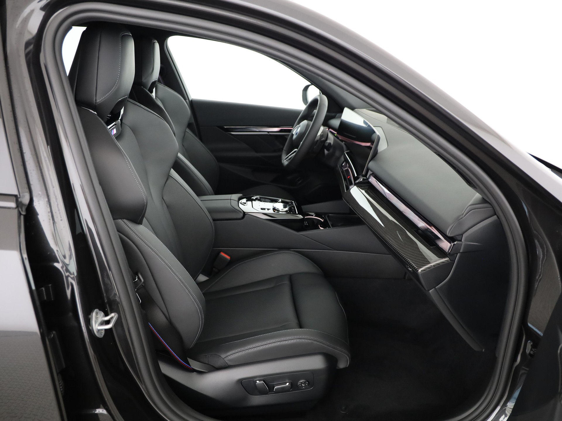 BMW 550e xDrive Touring-image-13