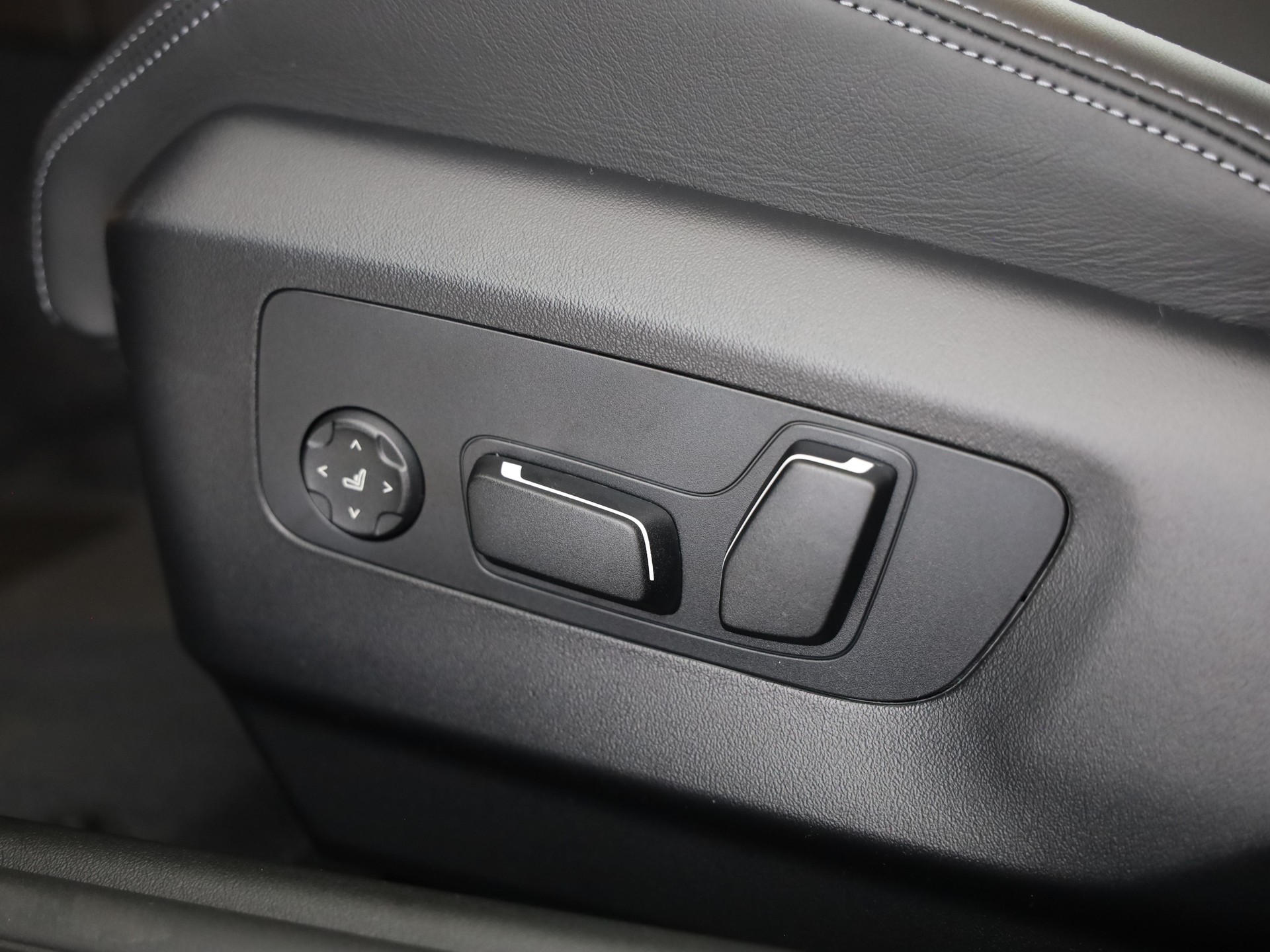 BMW 550e xDrive Touring-image-20