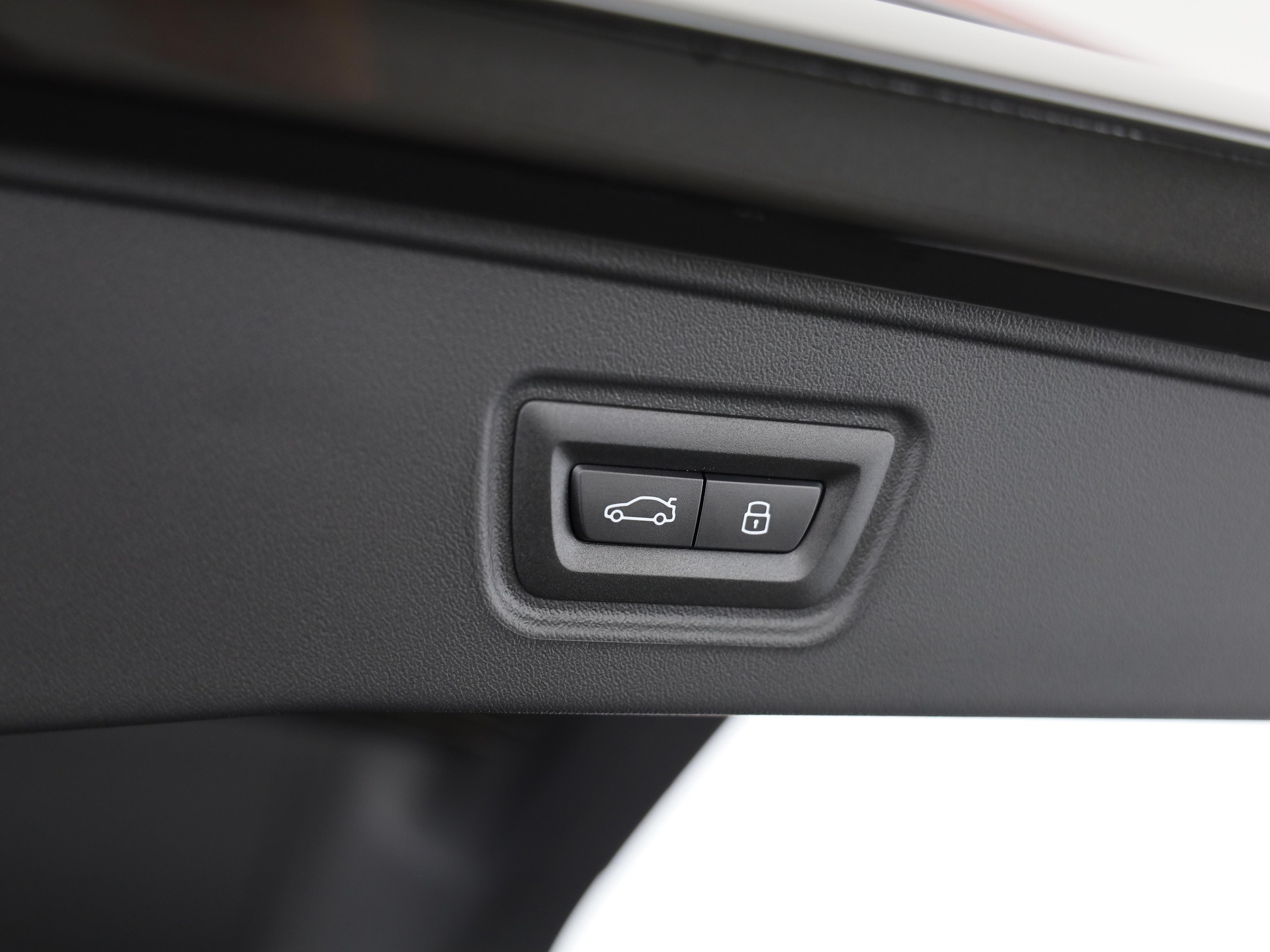 BMW 550e xDrive Touring-image-7