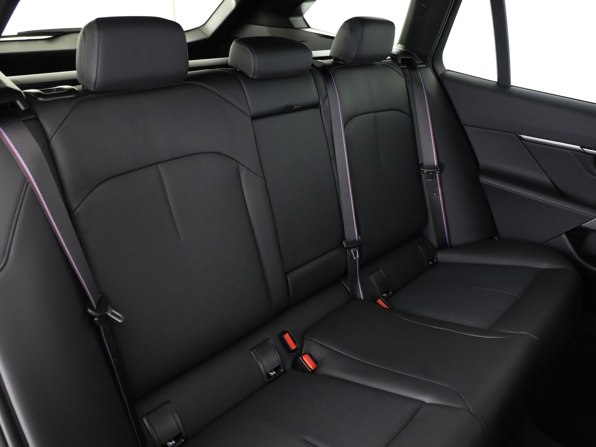 BMW 550e xDrive Touring-image-14