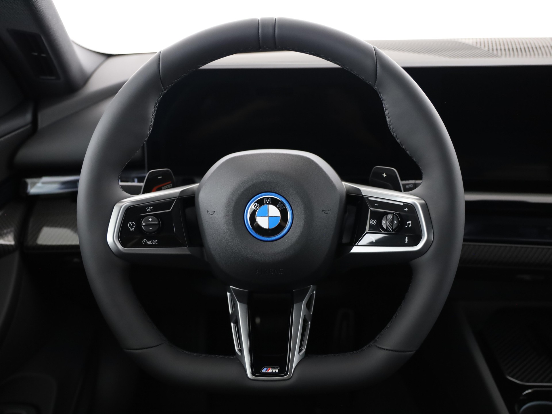 BMW 550e xDrive Touring-image-17