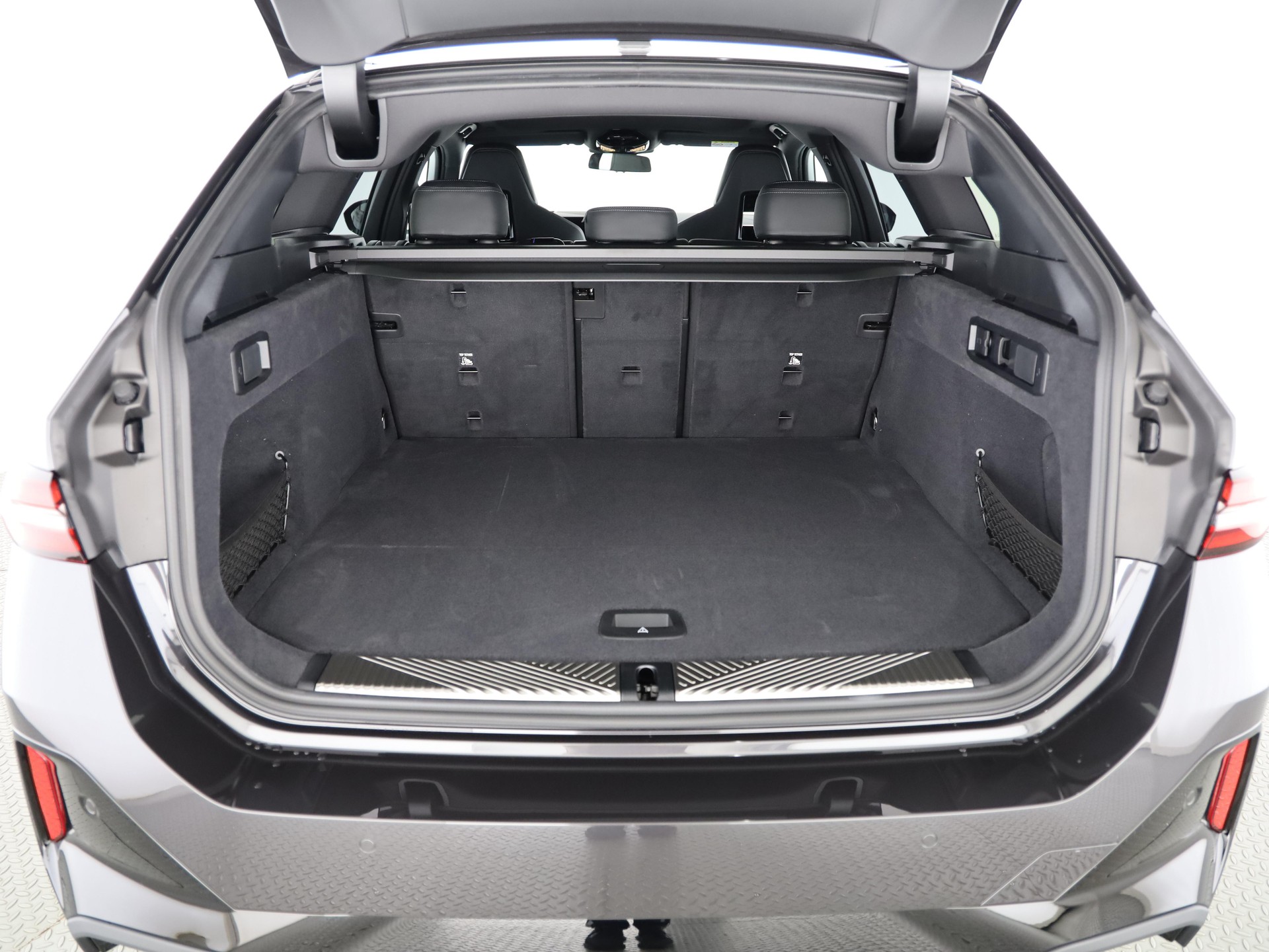 BMW 550e xDrive Touring-image-6