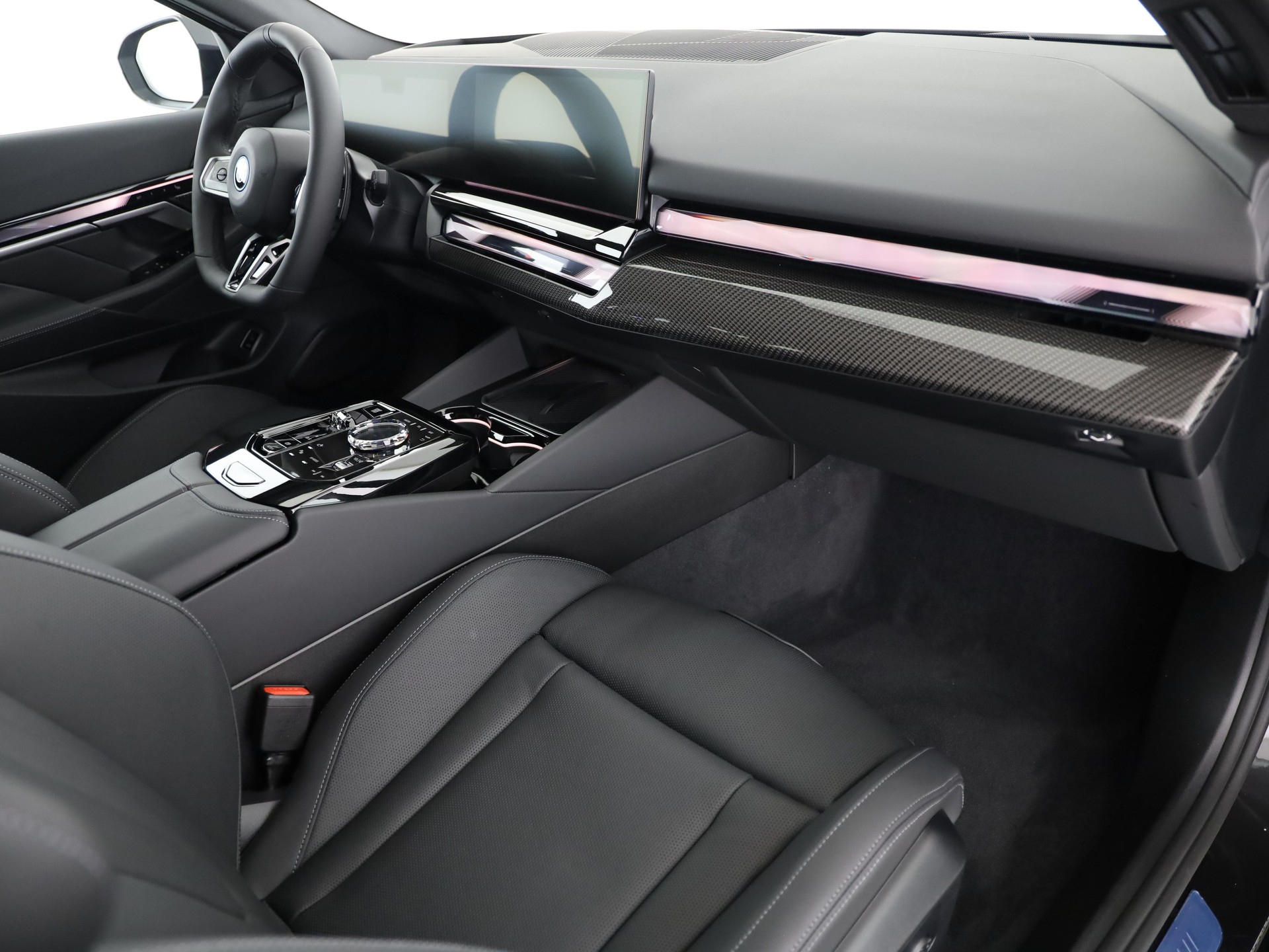BMW 550e xDrive Touring-image-12