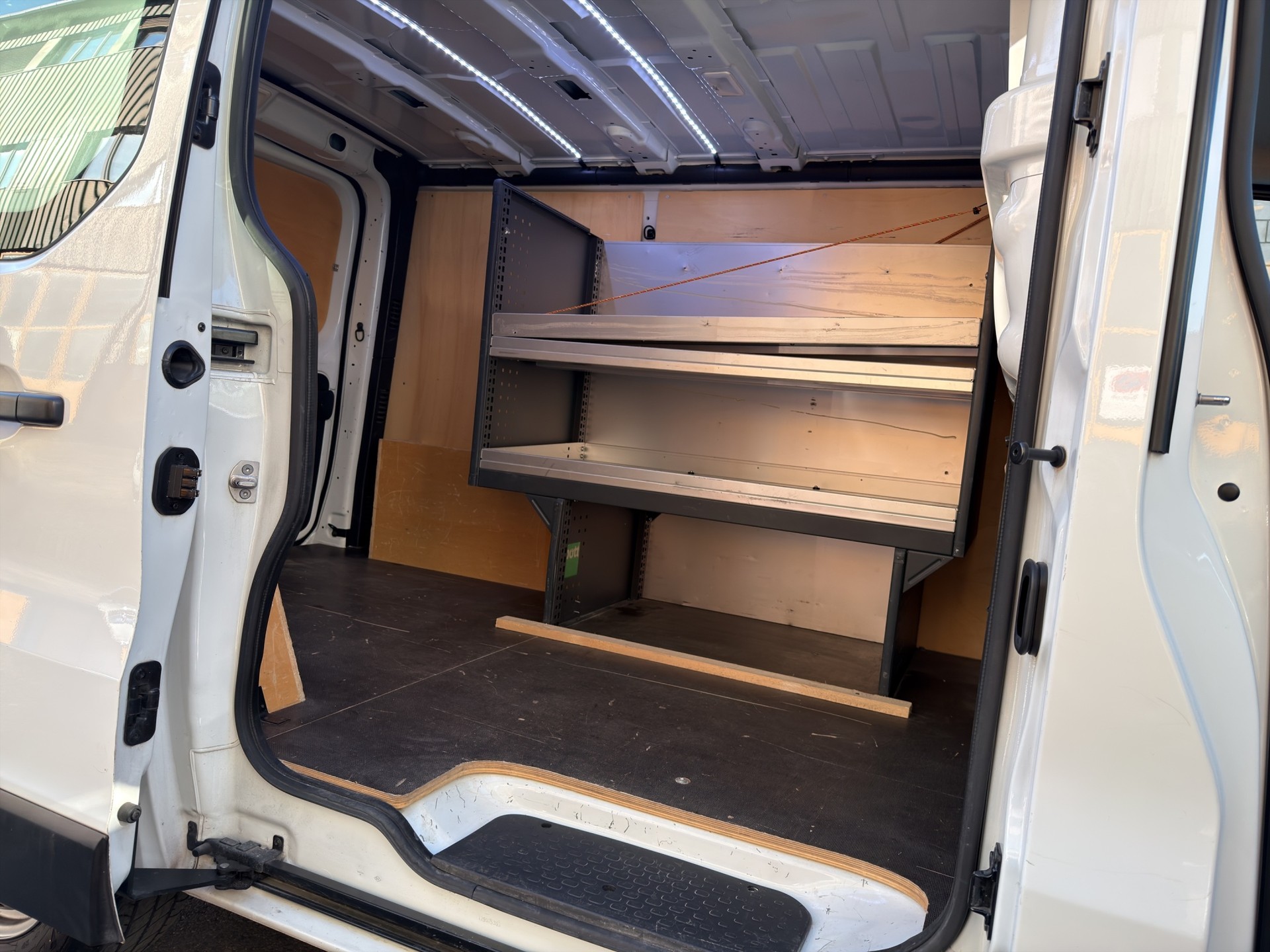 RENAULT Trafic 2.0 dCi120 2.8t Access L1H1-image-11