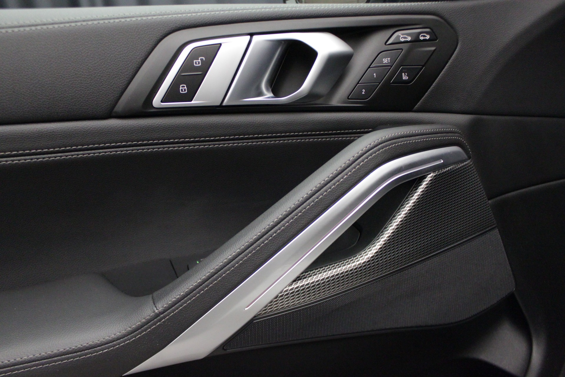 BMW X6 xDrive 48V 40d Steptronic M Sport-image-19