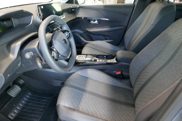 PEUGEOT 208 1.2 MHEV 110 Allure P-image-7