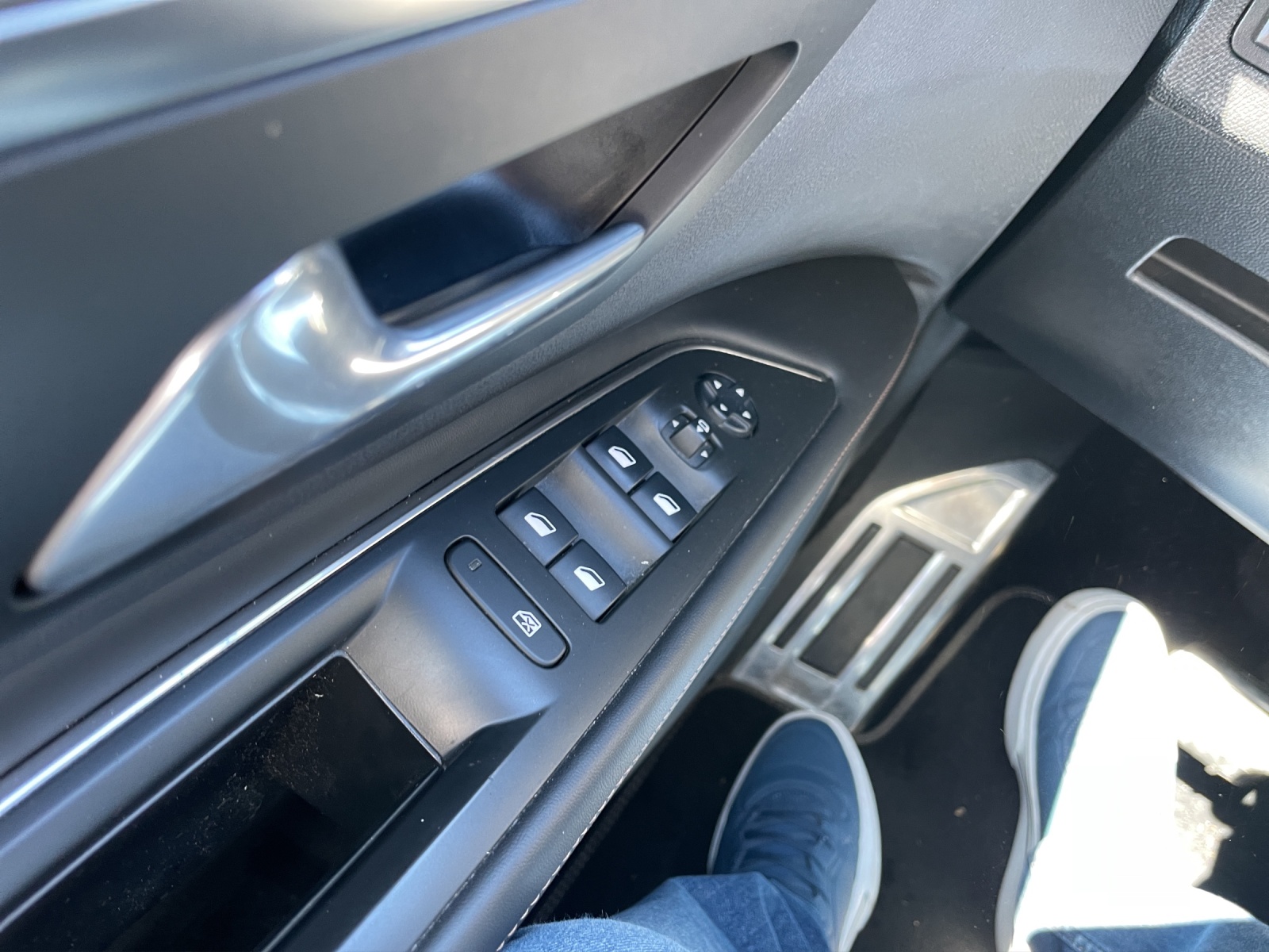 PEUGEOT 3008 2.0 BlueHDi GT-image-14