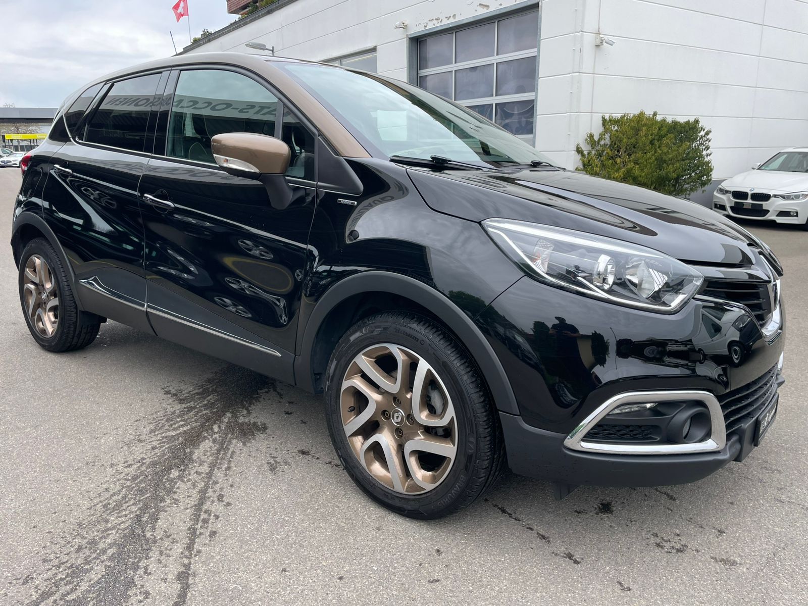 RENAULT Captur 1.2 T 16V Iconic EDC-image-1
