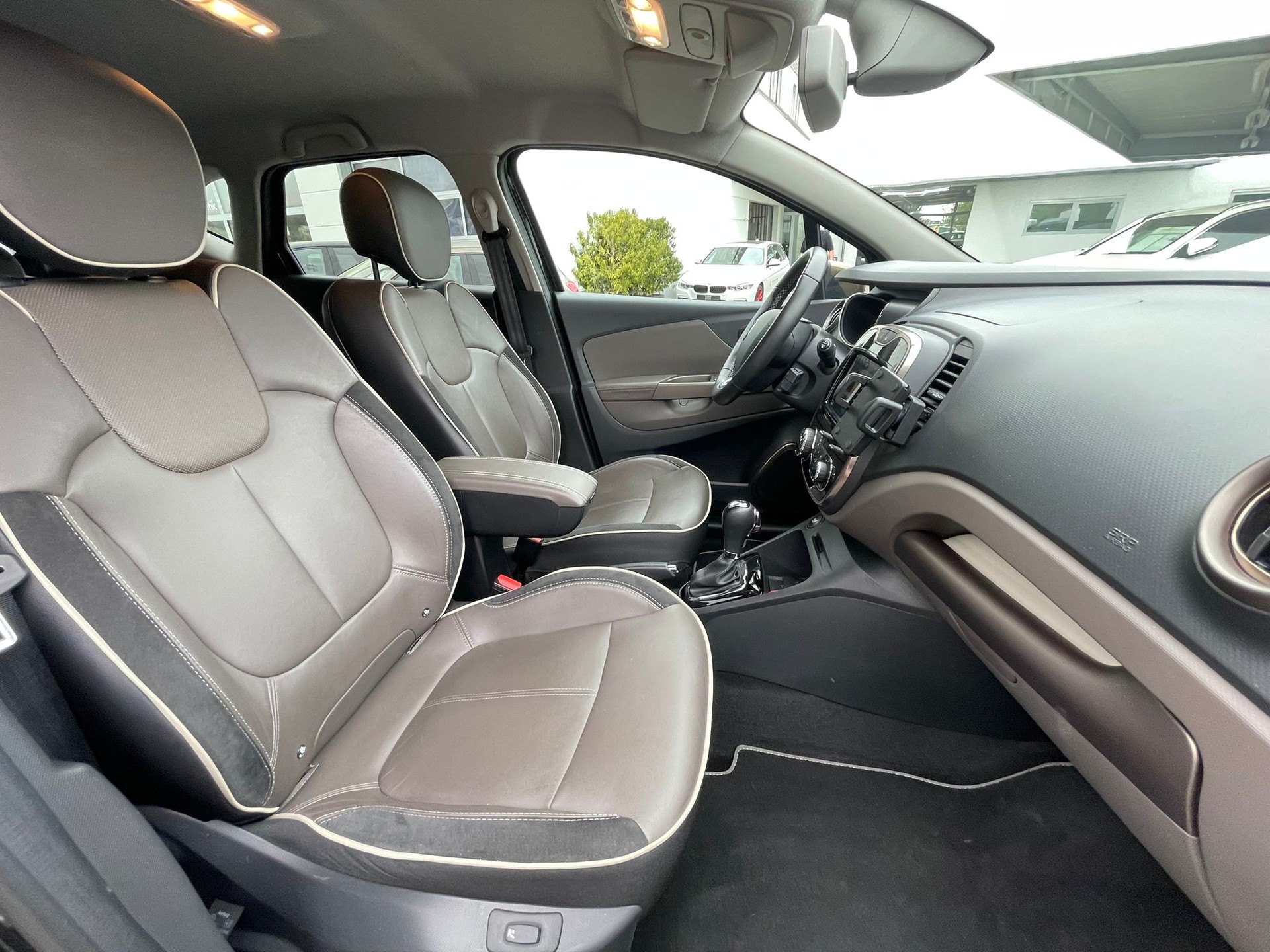 RENAULT Captur 1.2 T 16V Iconic EDC-image-11