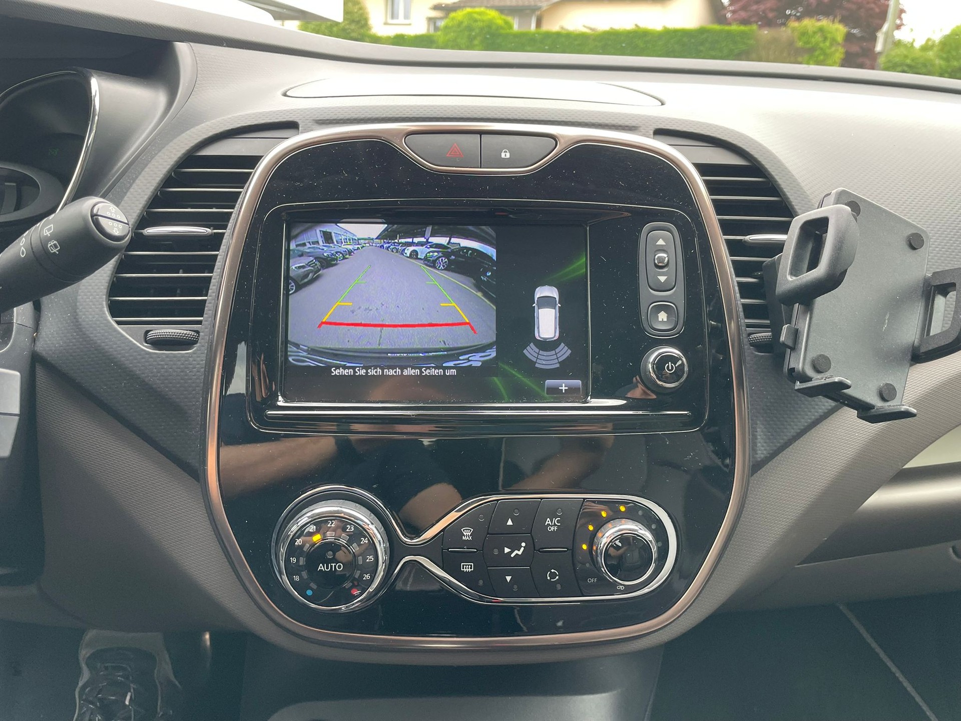 RENAULT Captur 1.2 T 16V Iconic EDC-image-15