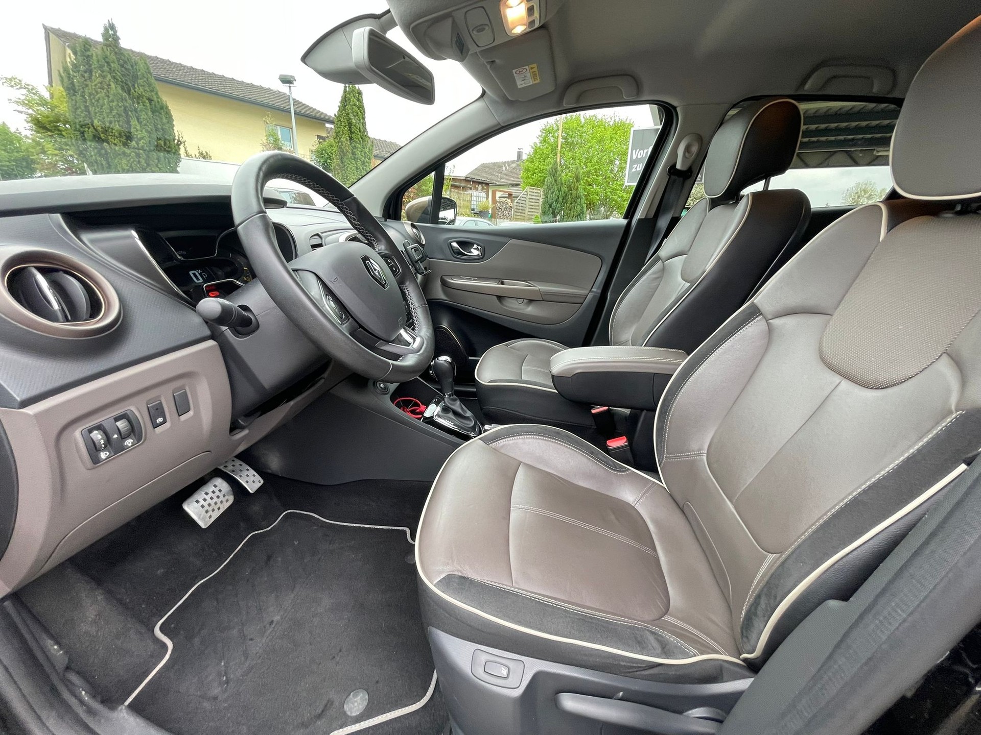 RENAULT Captur 1.2 T 16V Iconic EDC-image-9