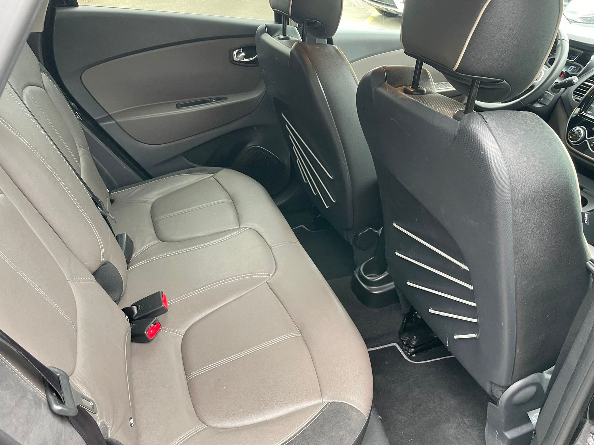 RENAULT Captur 1.2 T 16V Iconic EDC-image-12
