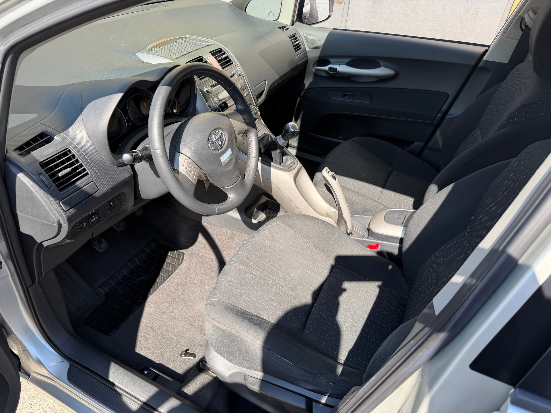 TOYOTA Auris 1.6 Linea Luna-image-5