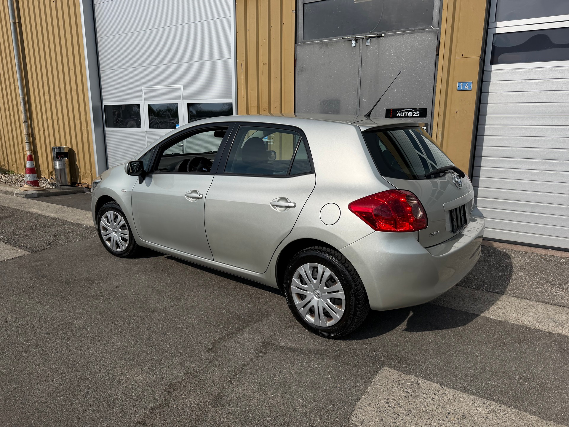 TOYOTA Auris 1.6 Linea Luna-image-11