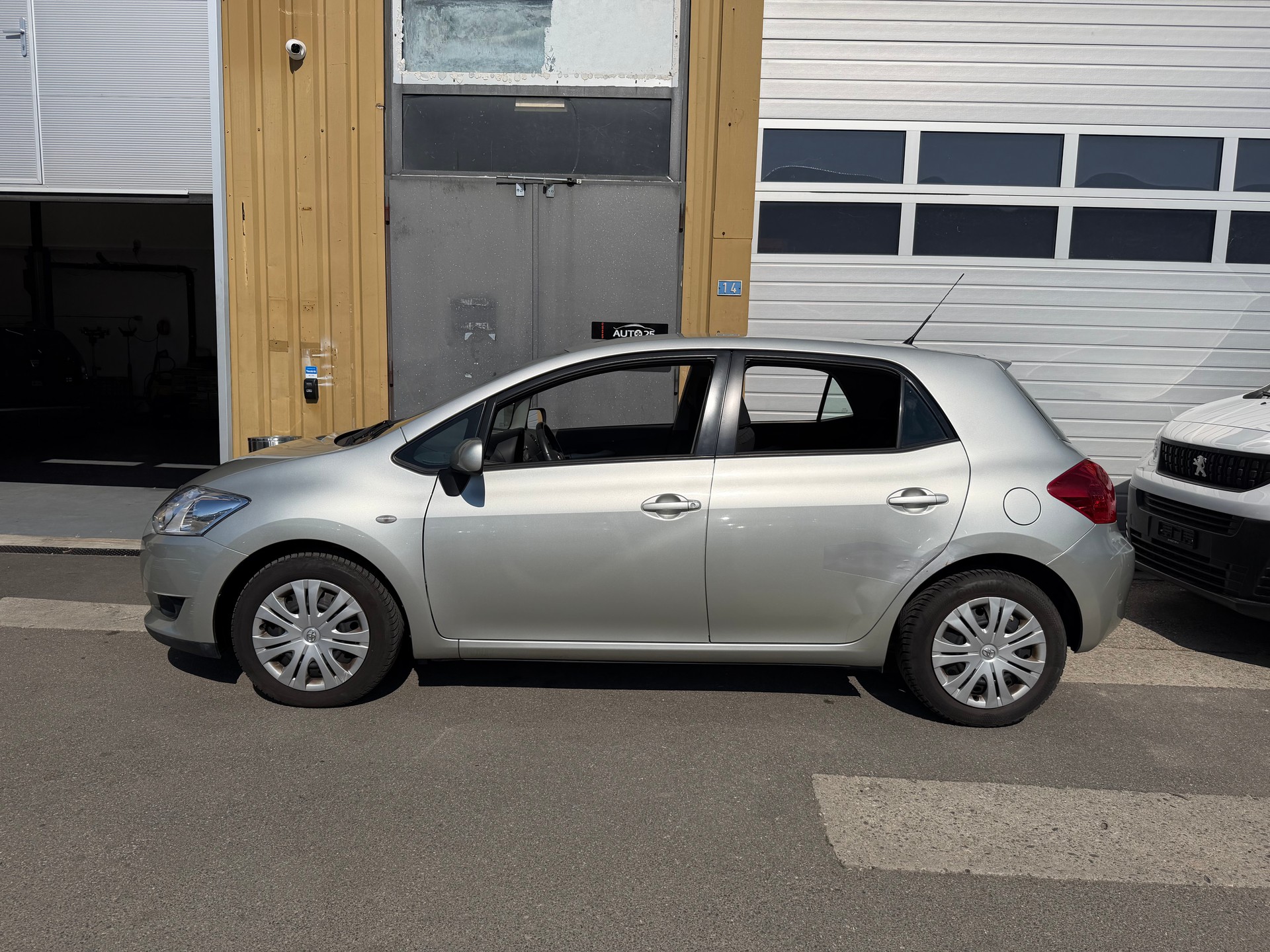 TOYOTA Auris 1.6 Linea Luna-image-9