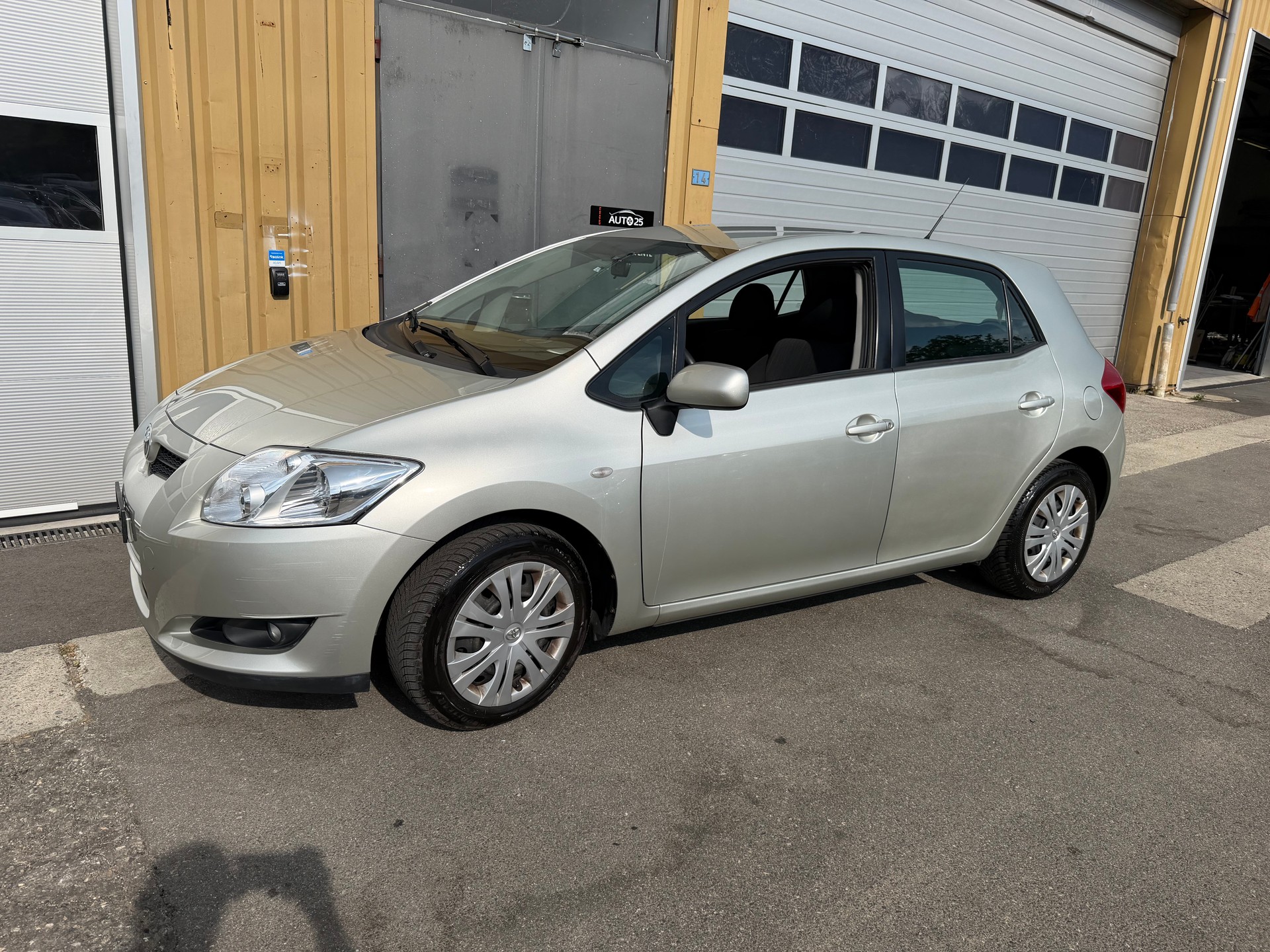 TOYOTA Auris 1.6 Linea Luna-image-10