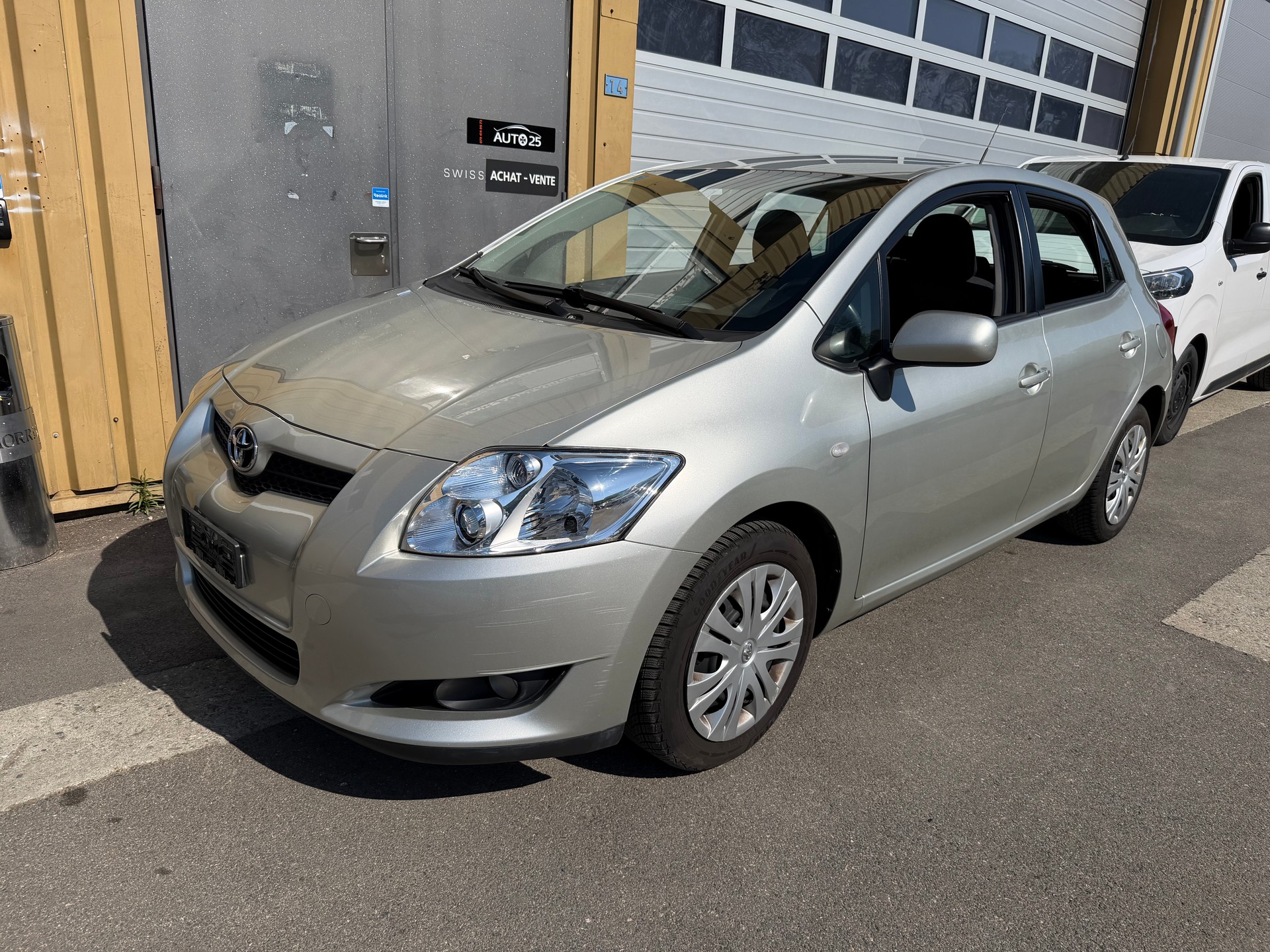 TOYOTA Auris 1.6 Linea Luna-image-2