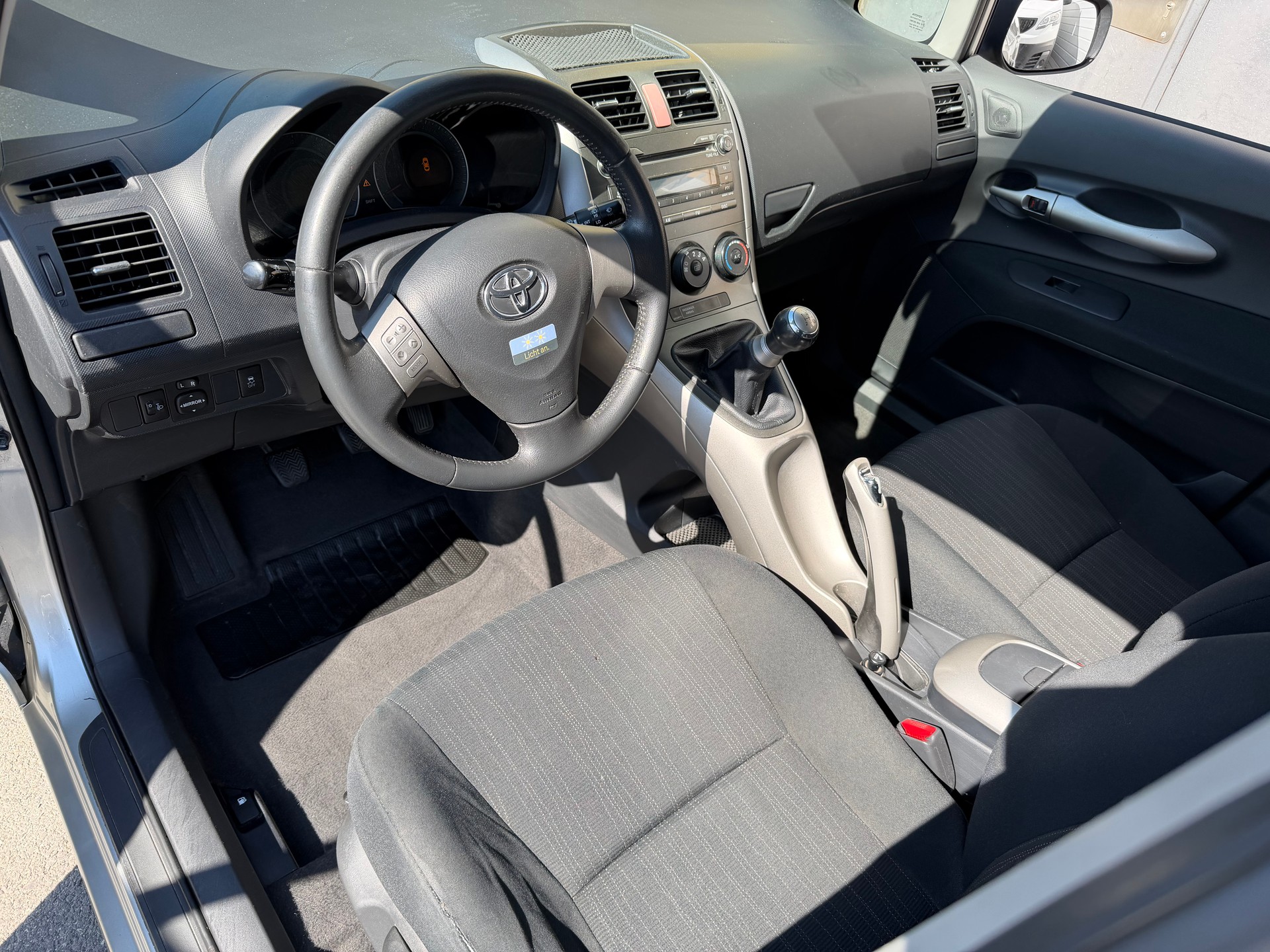 TOYOTA Auris 1.6 Linea Luna-image-3