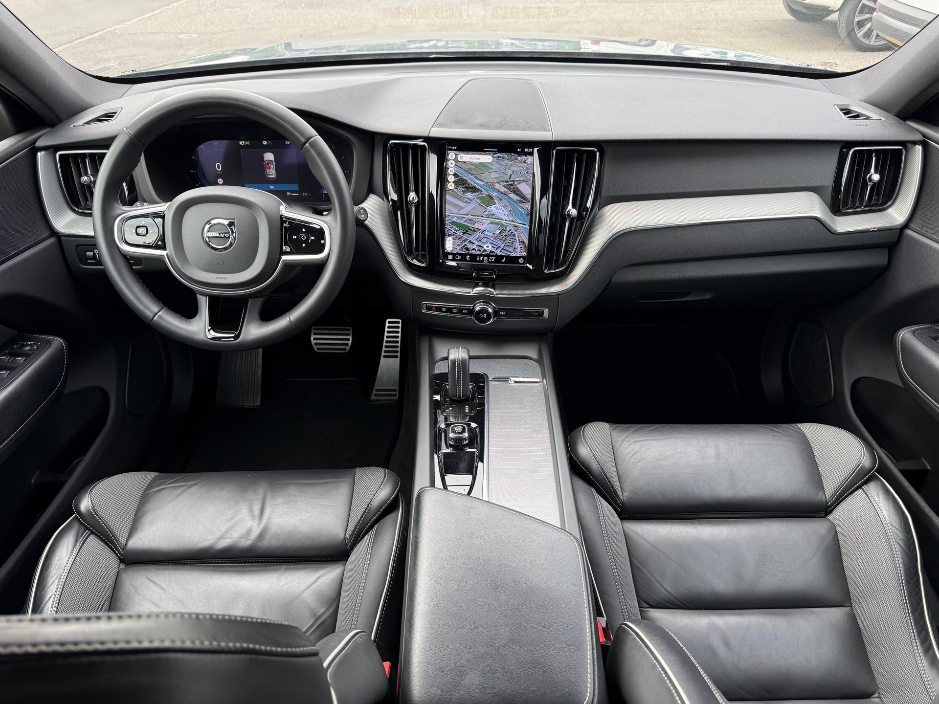 VOLVO XC60 2.0 B4 MH R-Design AWD-image-15