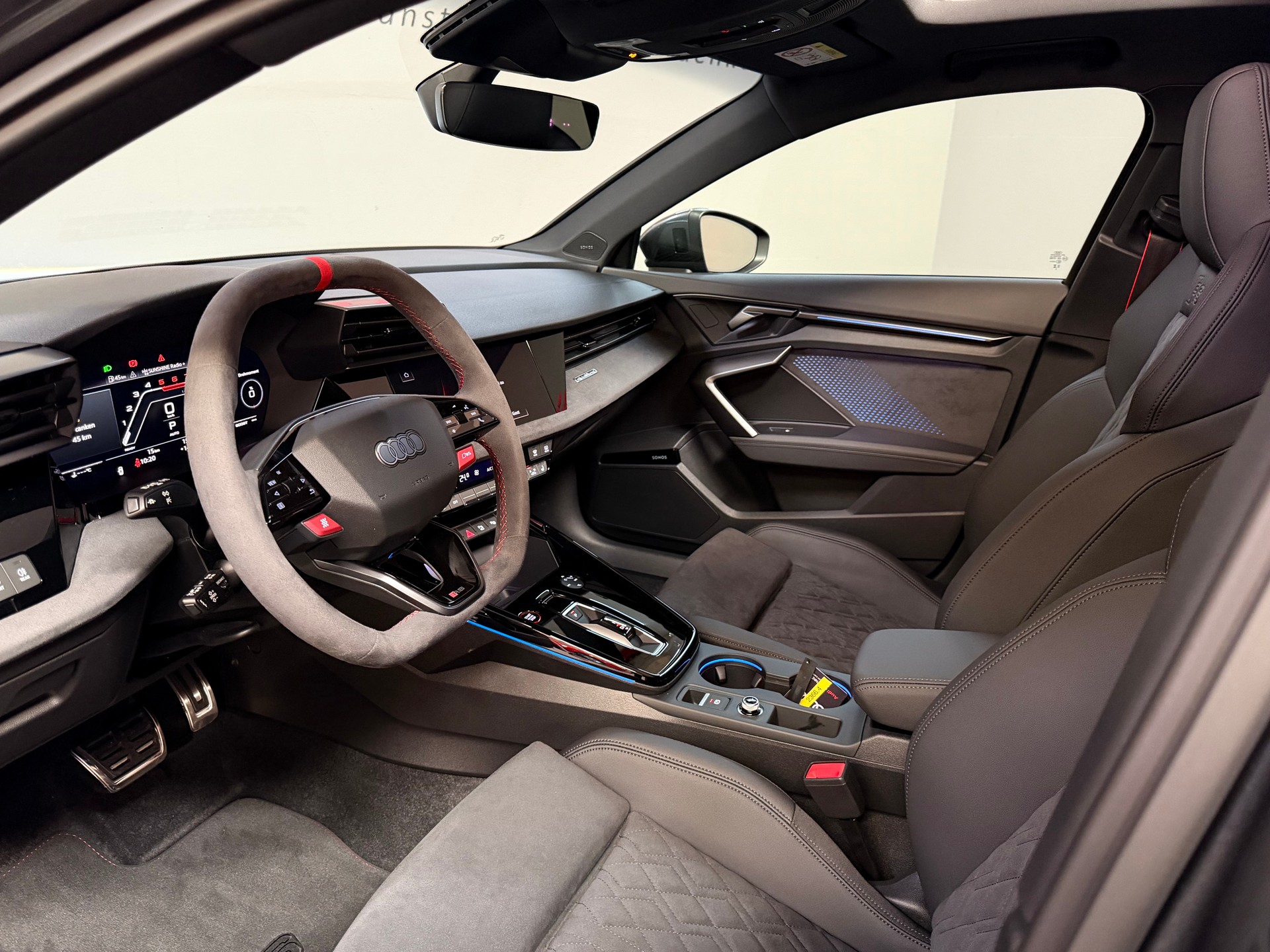 AUDI RS3 Limousine 2.5 TSI quattro S-tronic-image-14