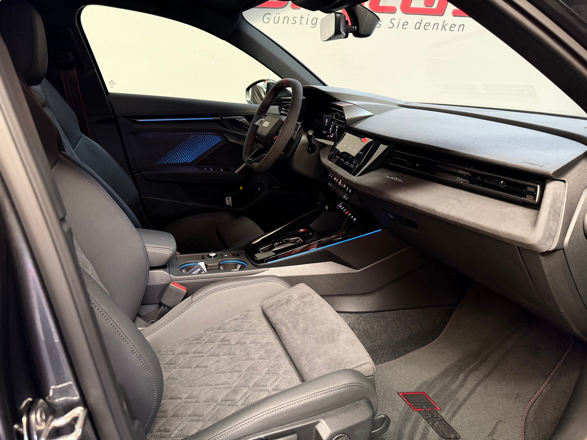 AUDI RS3 Limousine 2.5 TSI quattro S-tronic-image-17