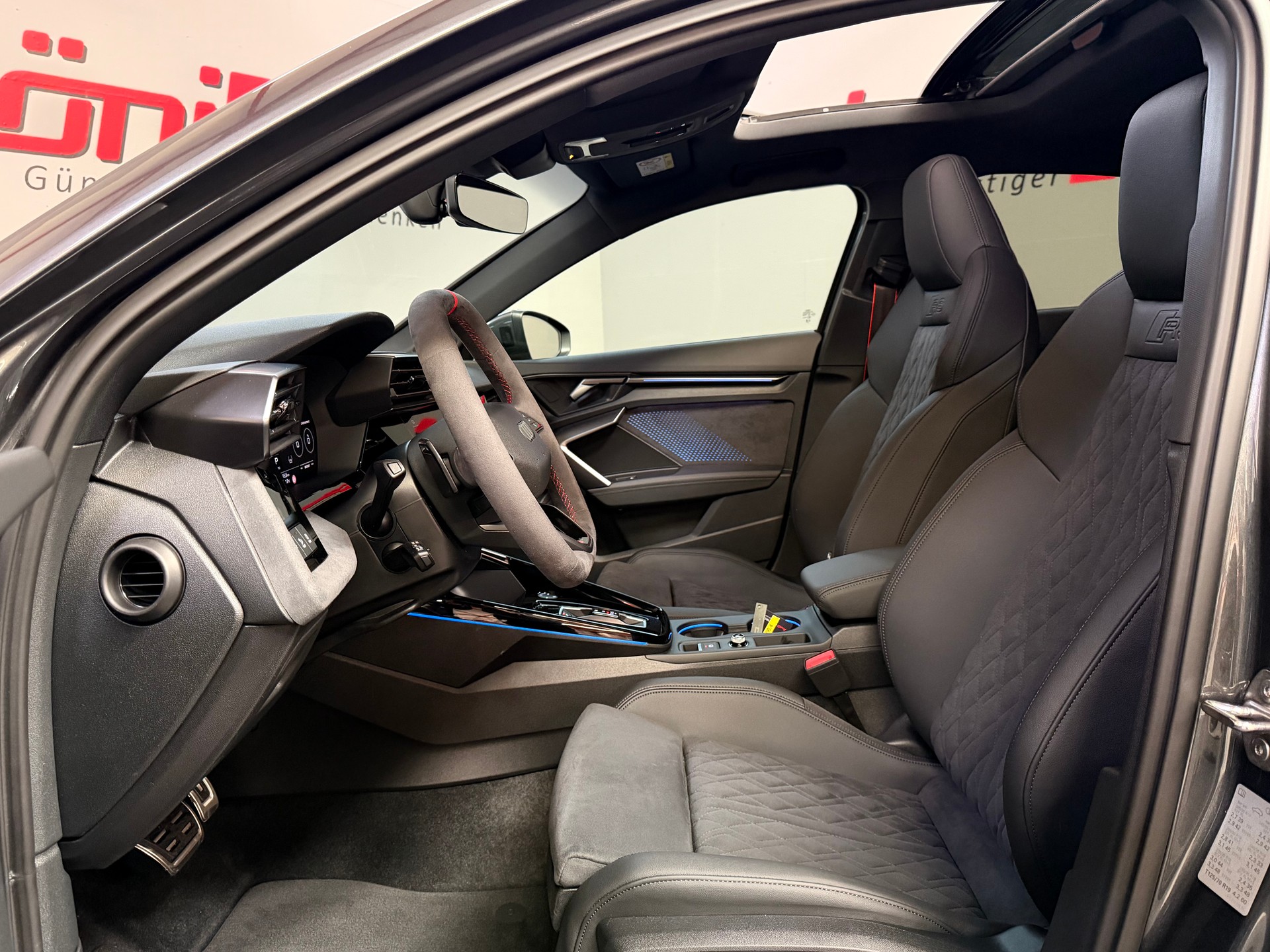 AUDI RS3 Limousine 2.5 TSI quattro S-tronic-image-13