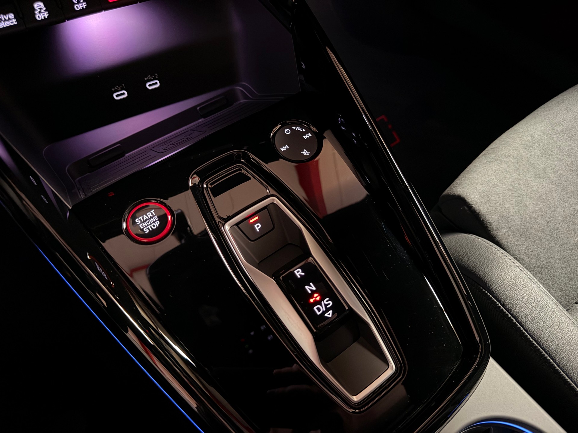 AUDI RS3 Limousine 2.5 TSI quattro S-tronic-image-23