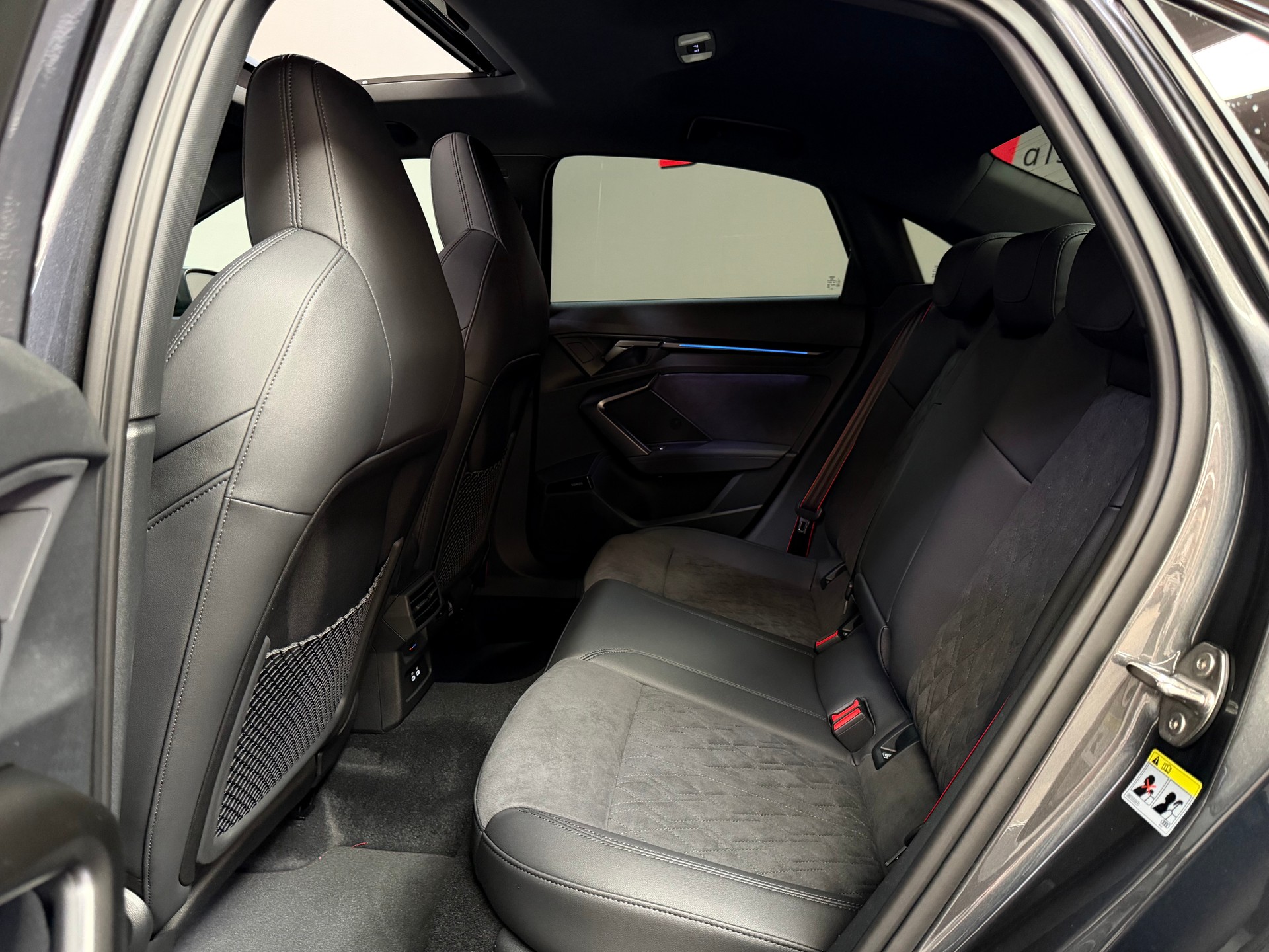 AUDI RS3 Limousine 2.5 TSI quattro S-tronic-image-19