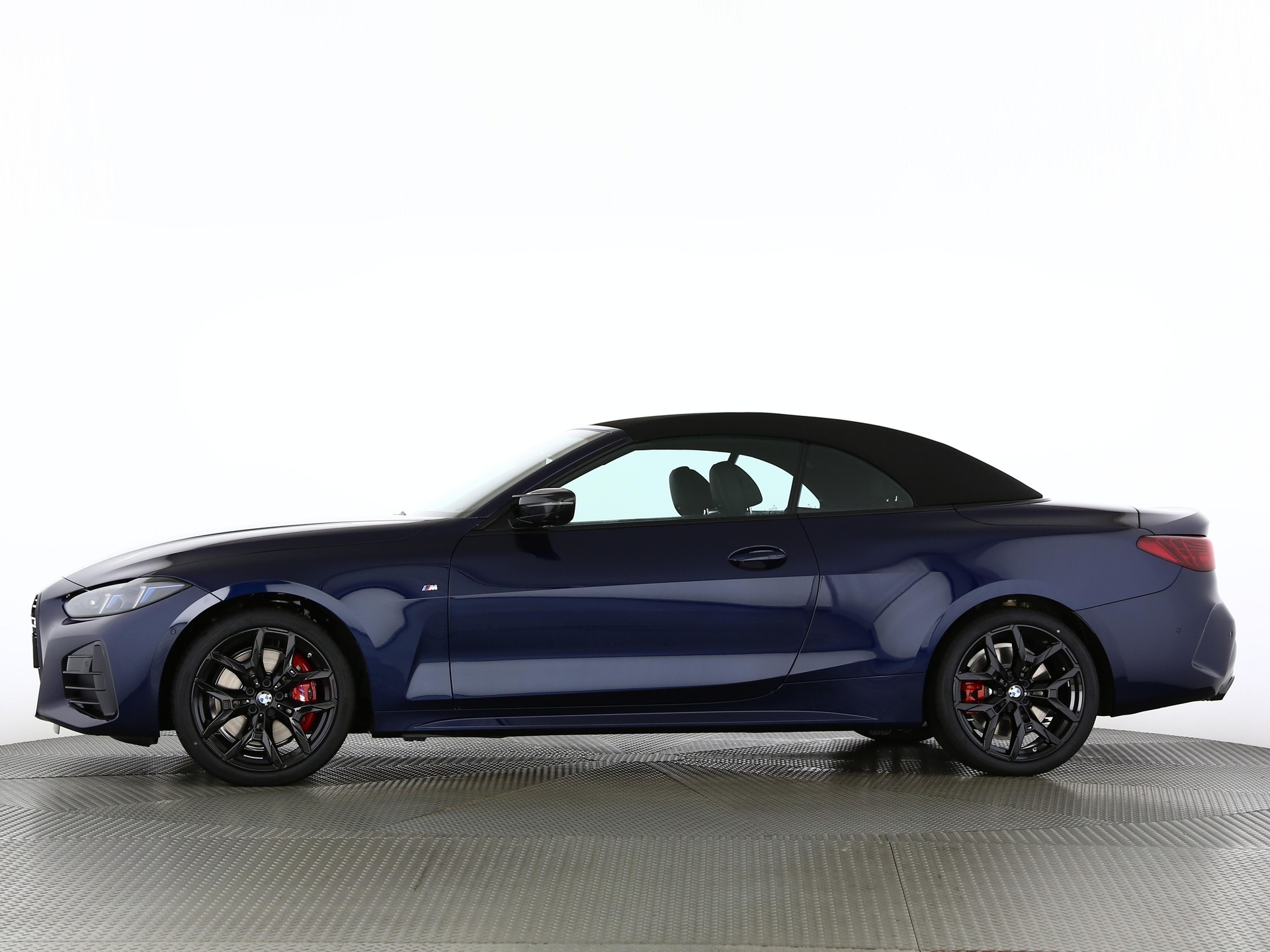 BMW M440i xDrive Cabrio-image-2