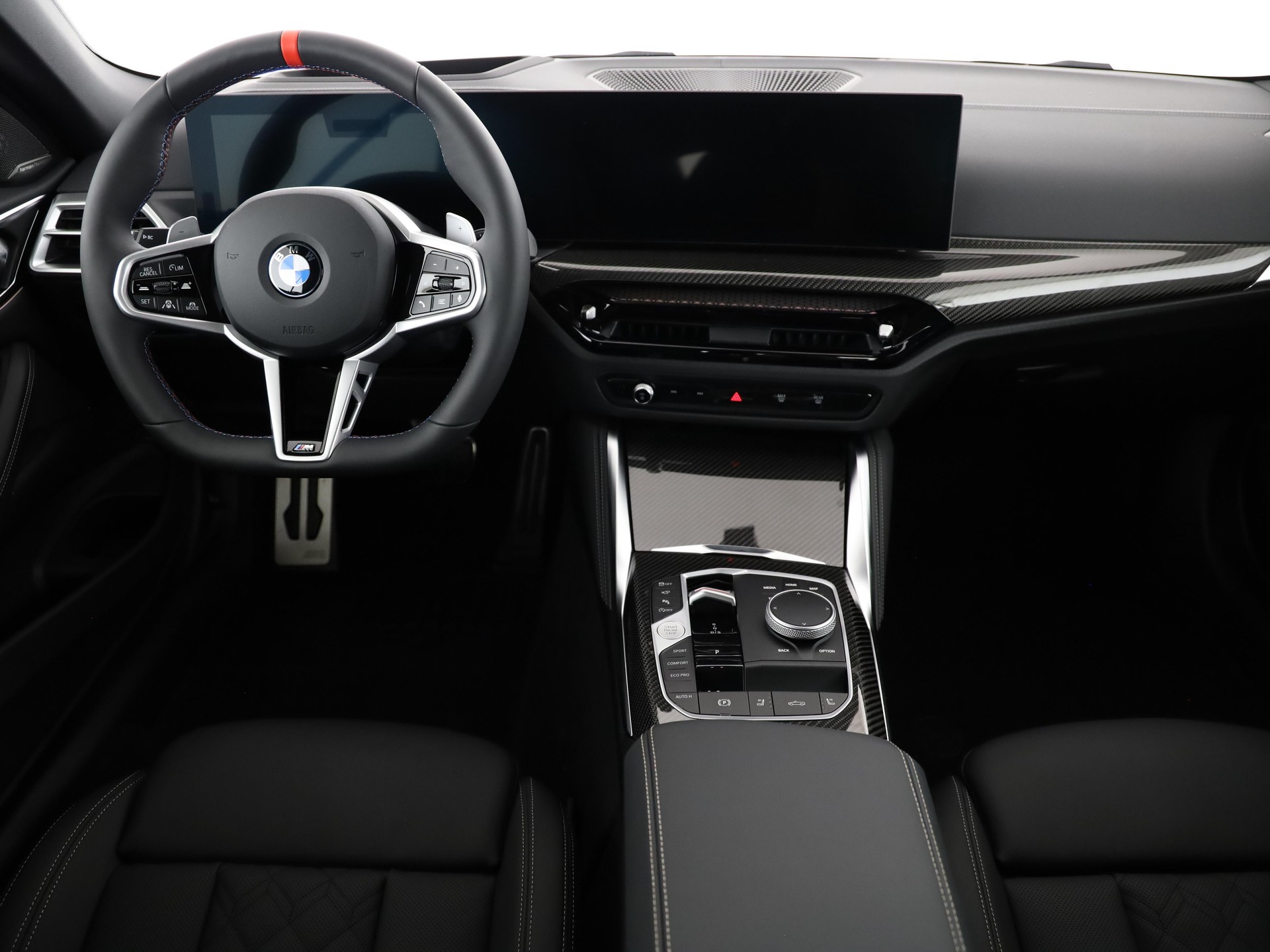 BMW M440i xDrive Cabrio-image-15