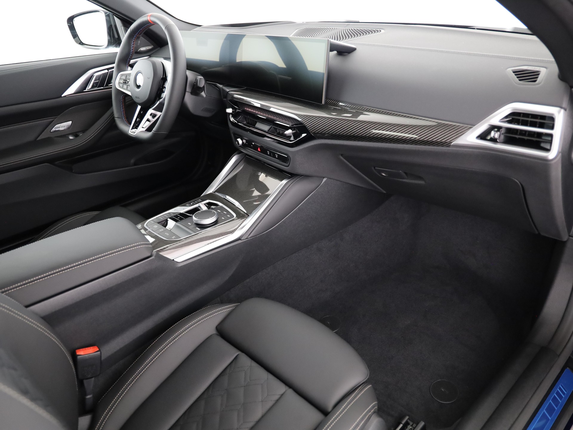 BMW M440i xDrive Cabrio-image-12