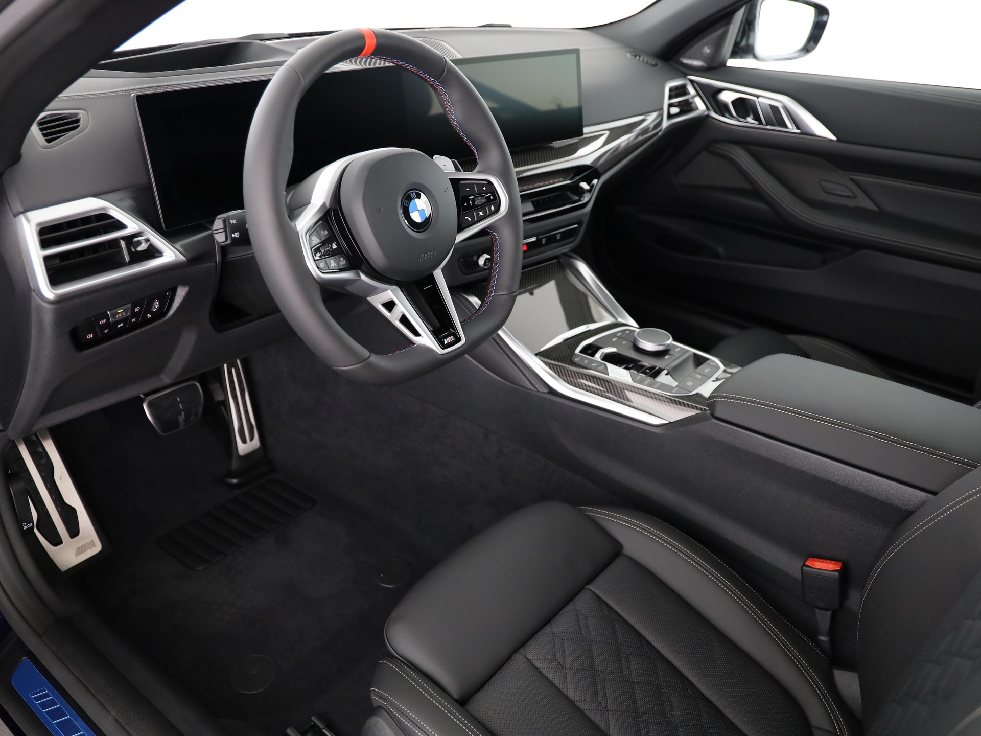 BMW M440i xDrive Cabrio-image-11