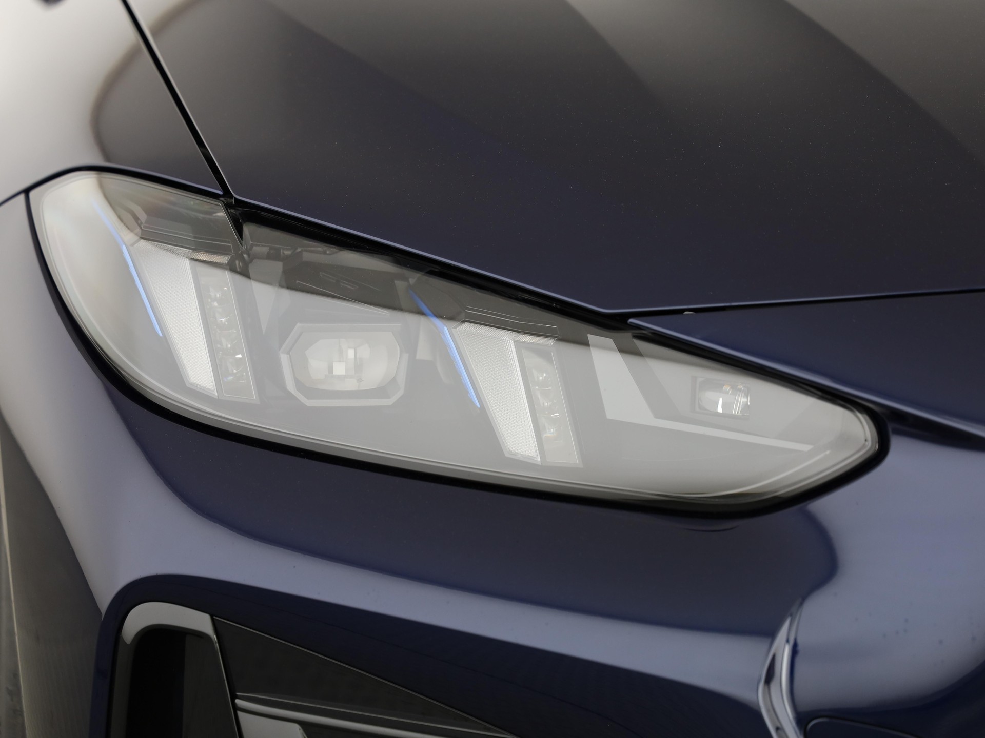 BMW M440i xDrive Cabrio-image-5
