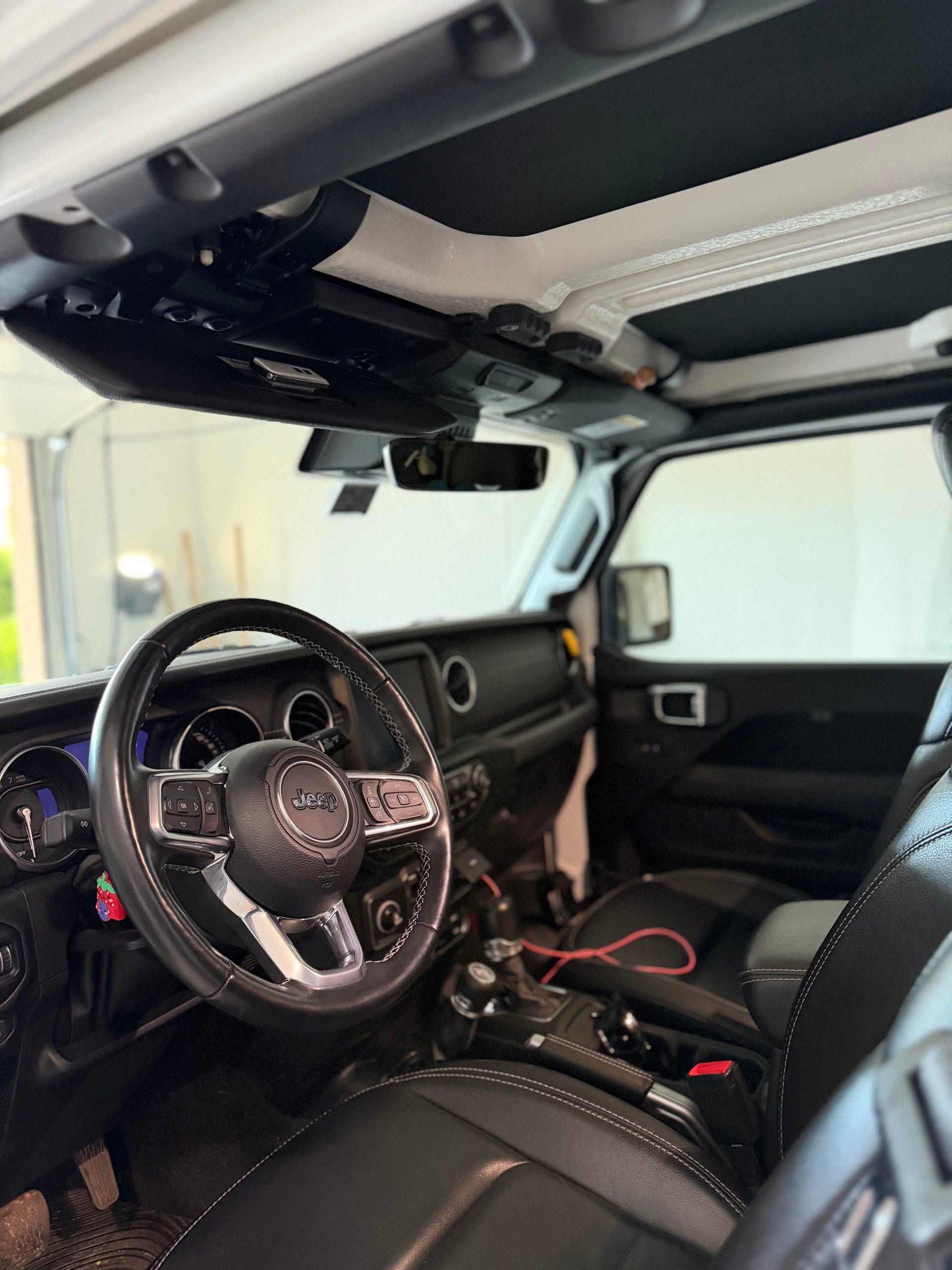 JEEP 2.0 Turbo Sahara Unlimited 4xe-image-2