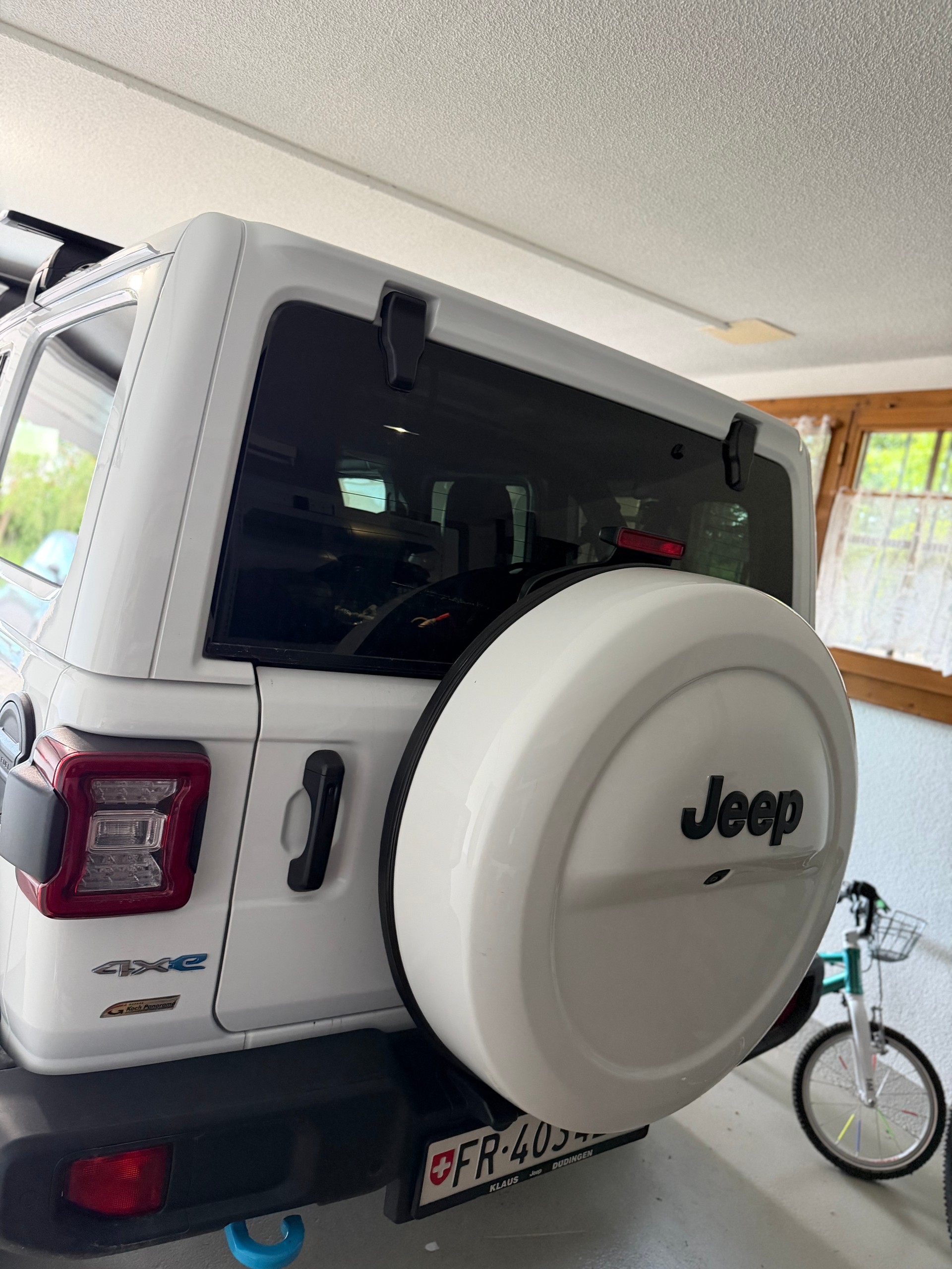 JEEP 2.0 Turbo Sahara Unlimited 4xe-image-3