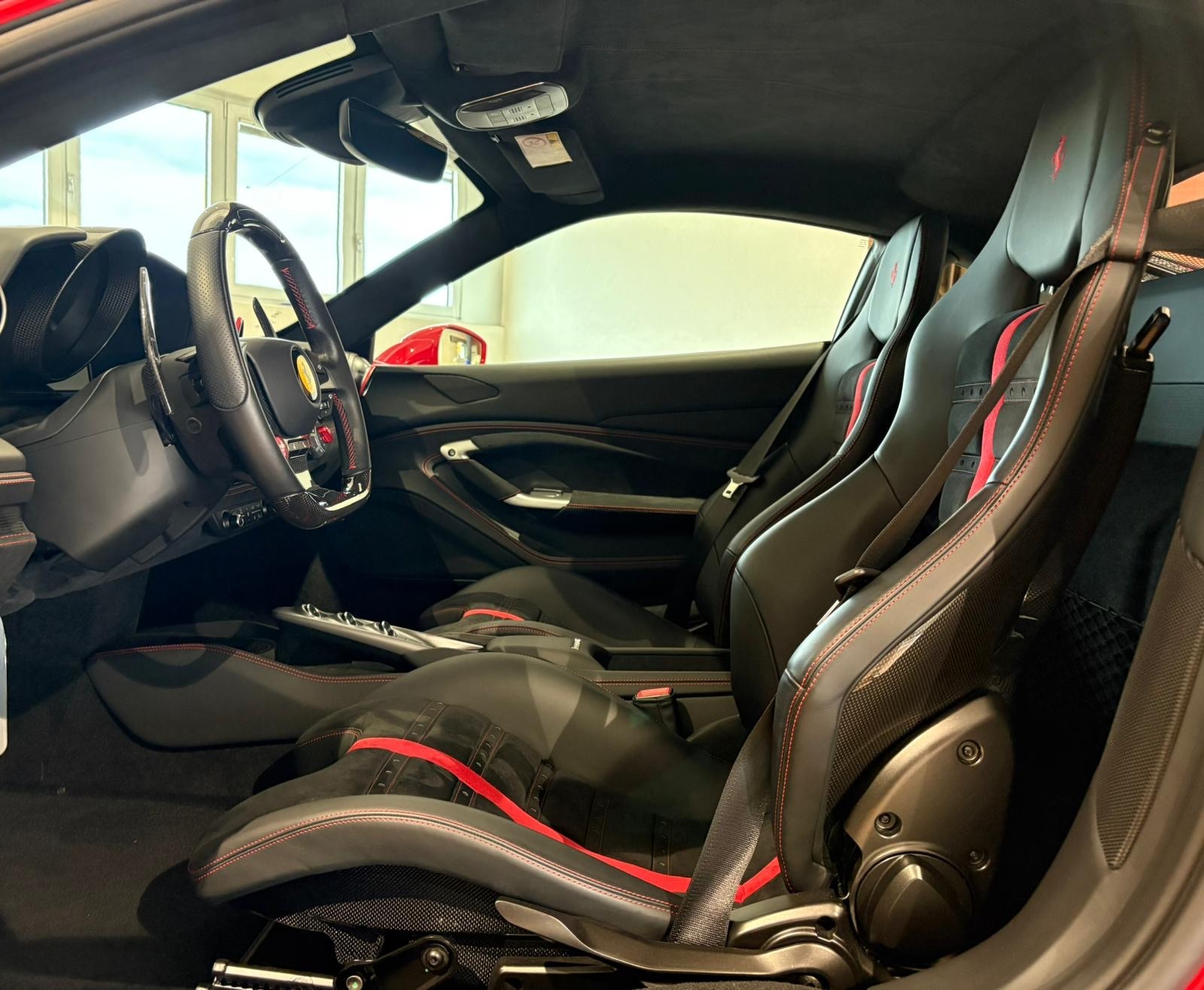 FERRARI F8 Tributo *Schweizer Fahrzeug - Ferrari Approved Garantie*-image-3