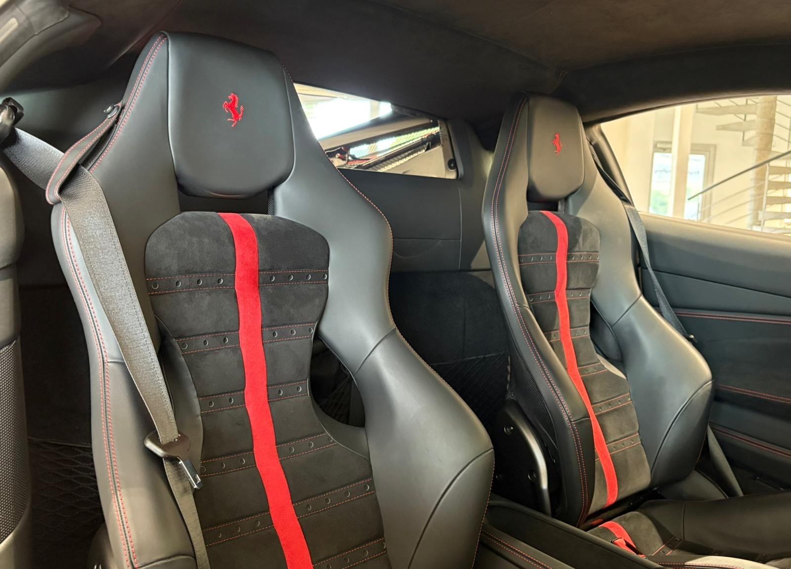FERRARI F8 Tributo *Schweizer Fahrzeug - Ferrari Approved Garantie*-image-5