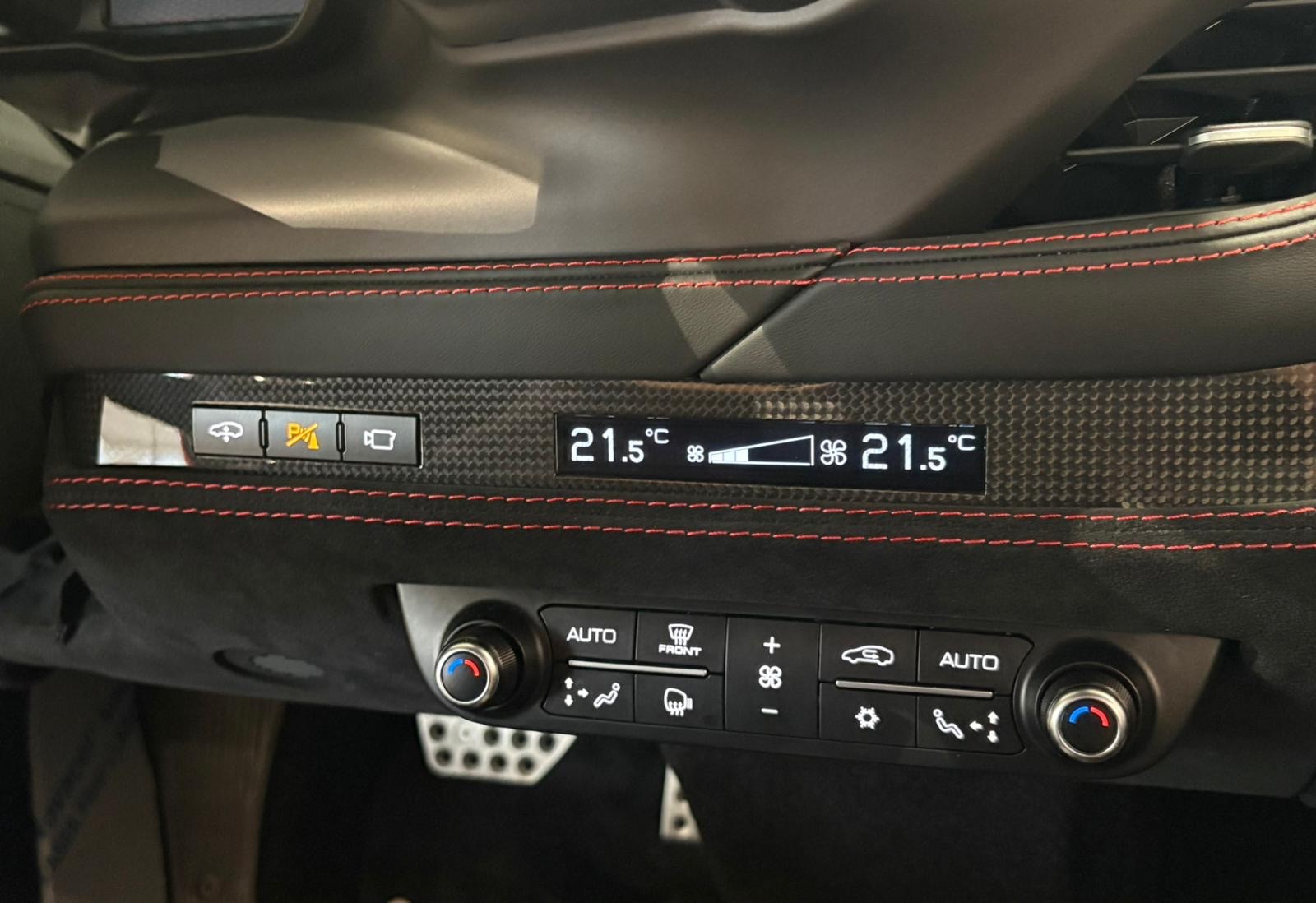 FERRARI F8 Tributo *Schweizer Fahrzeug - Ferrari Approved Garantie*-image-10