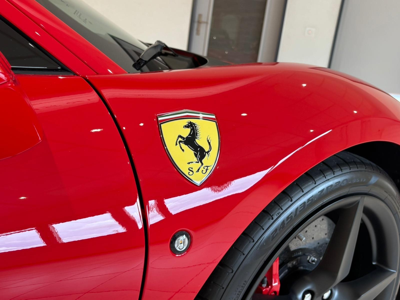 FERRARI F8 Tributo *Schweizer Fahrzeug - Ferrari Approved Garantie*-image-13