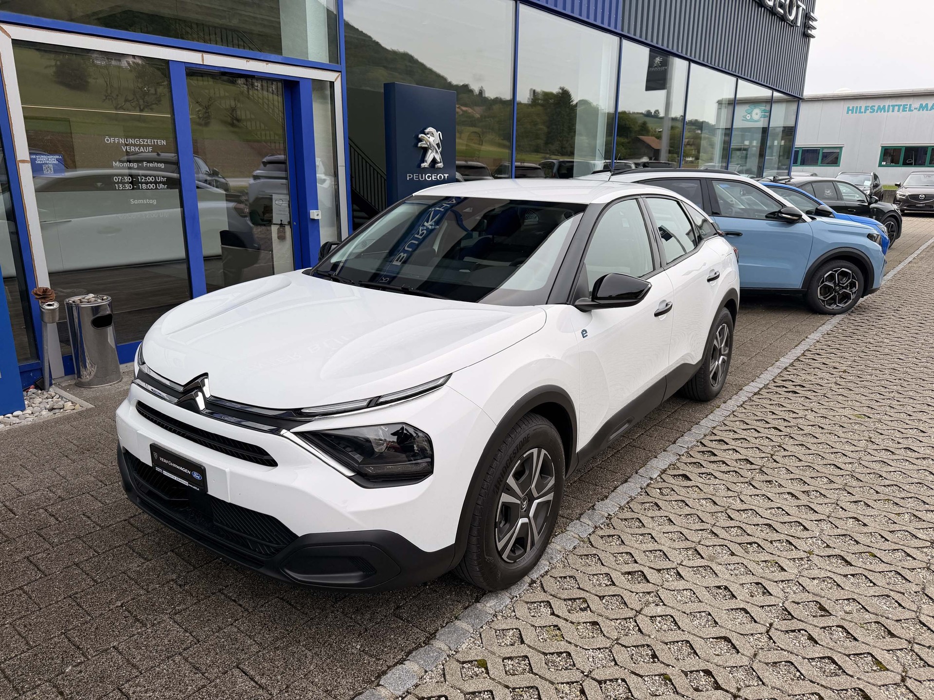 CITROEN C4 Live Pack 136PS 50kW/h-image-1