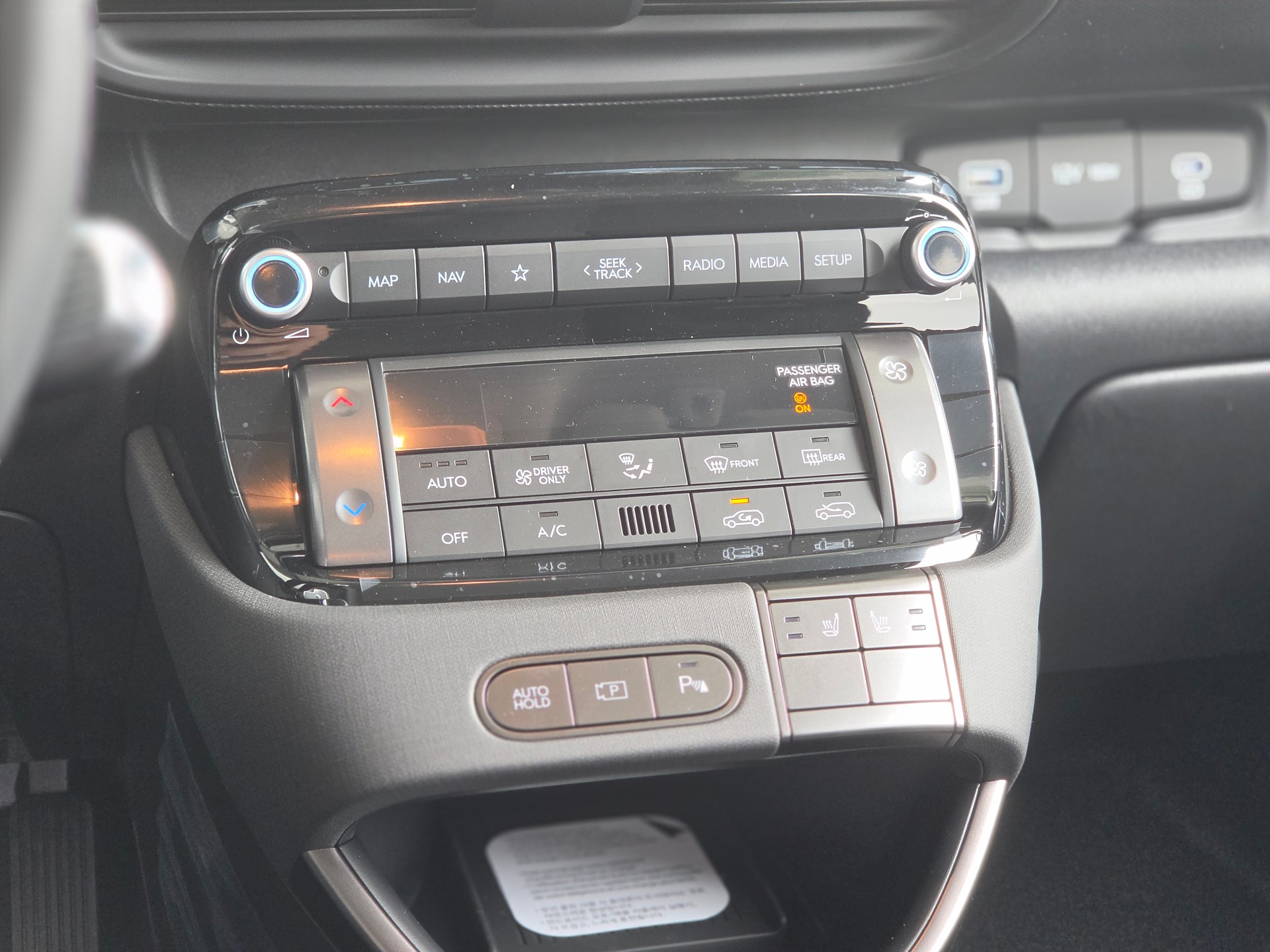 HYUNDAI Inster 49kWh Amplia-image-7