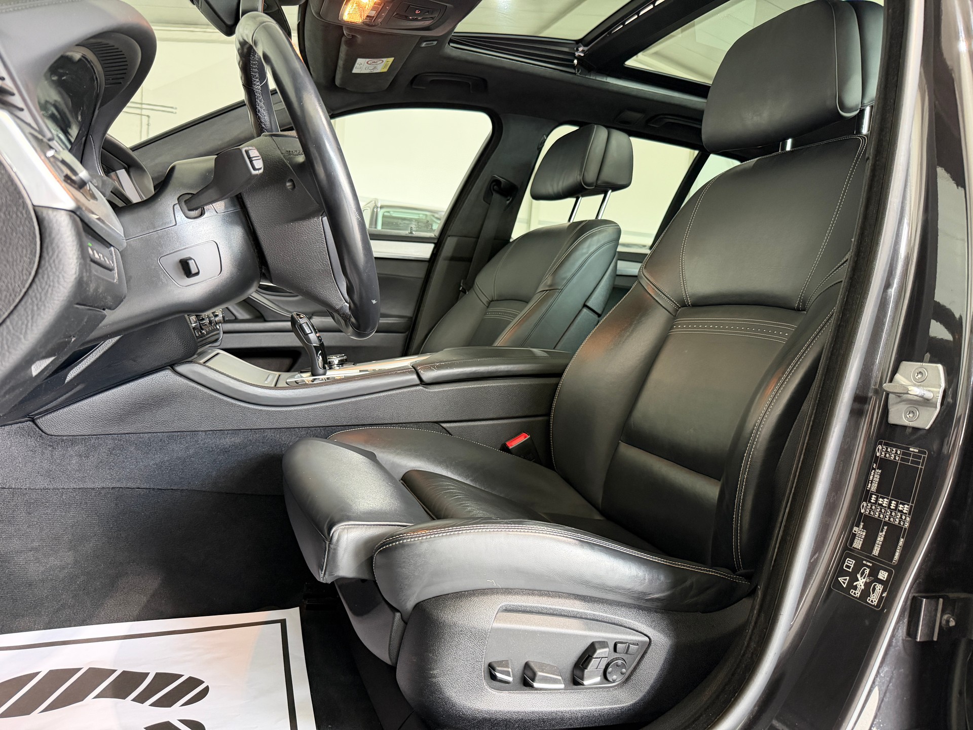 BMW 530d Touring xDrive Luxury Line Steptronic (CH) Facelift-image-21