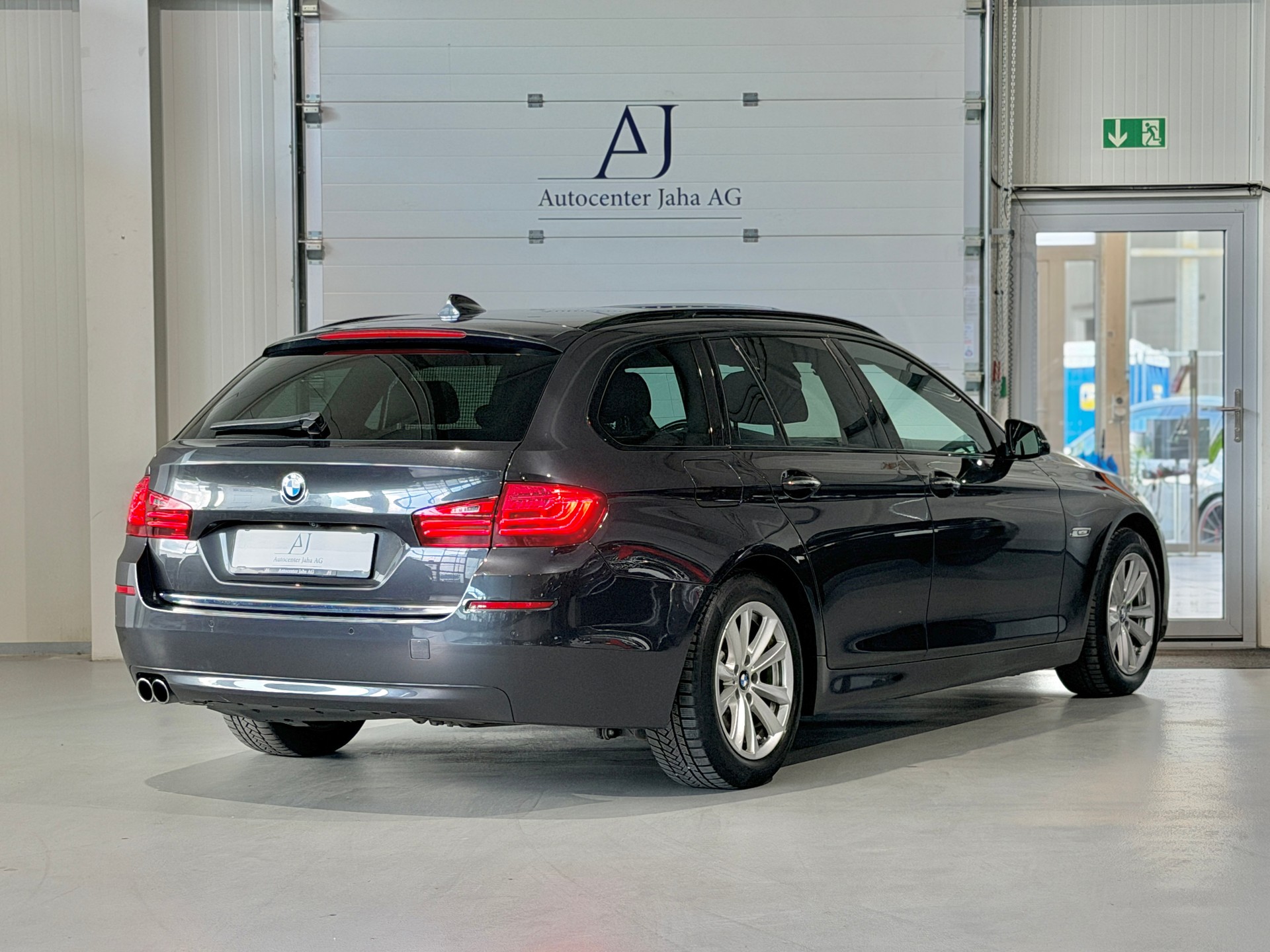 BMW 530d Touring xDrive Luxury Line Steptronic (CH) Facelift-image-5