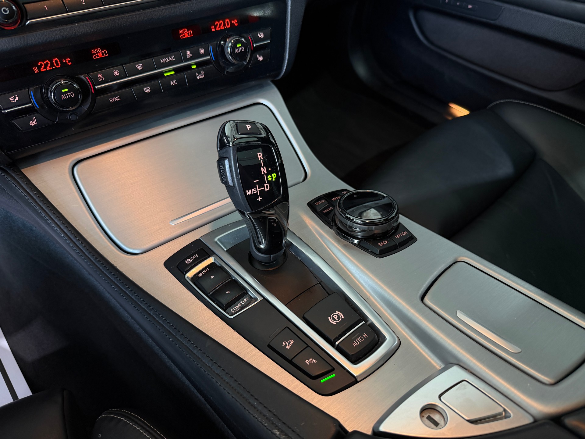 BMW 530d Touring xDrive Luxury Line Steptronic (CH) Facelift-image-16